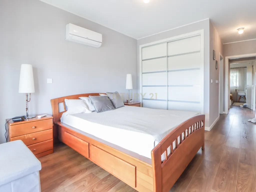 Apartamento duplex T2+2 com terraços - Image 3