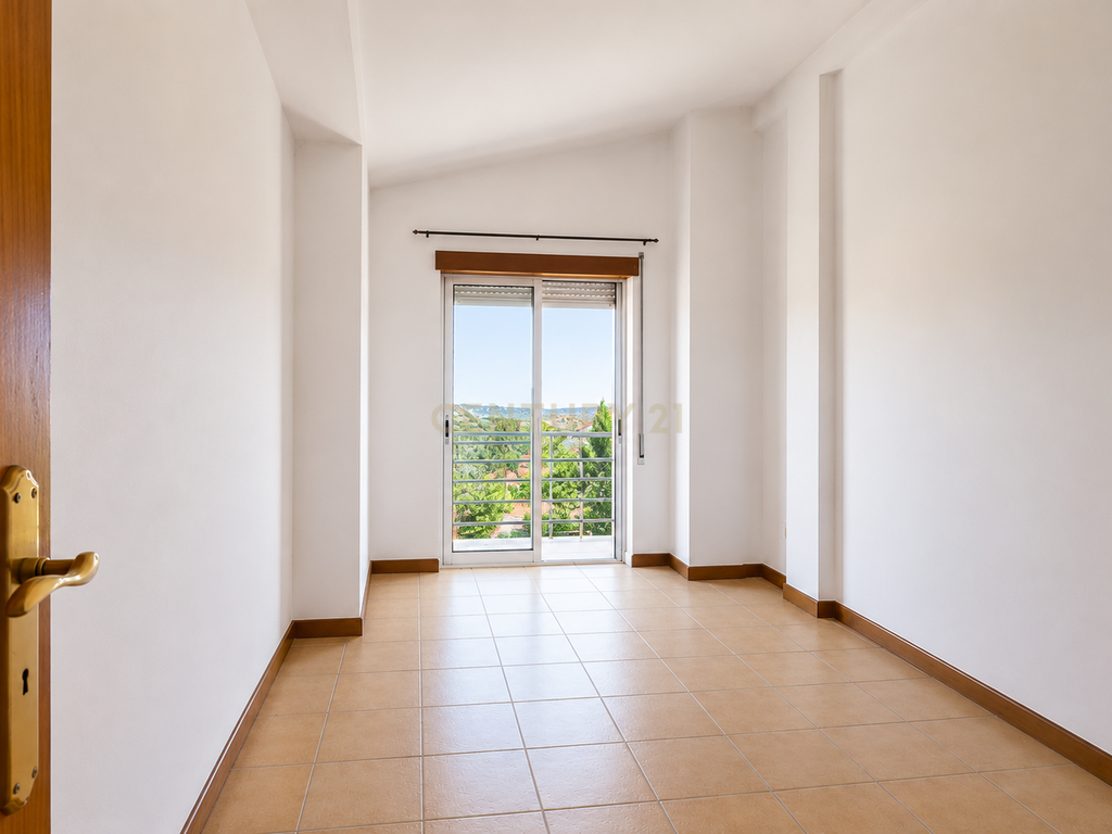 T5 ou T2+3 Duplex: Habitação Própria ou Investimento - Image 17