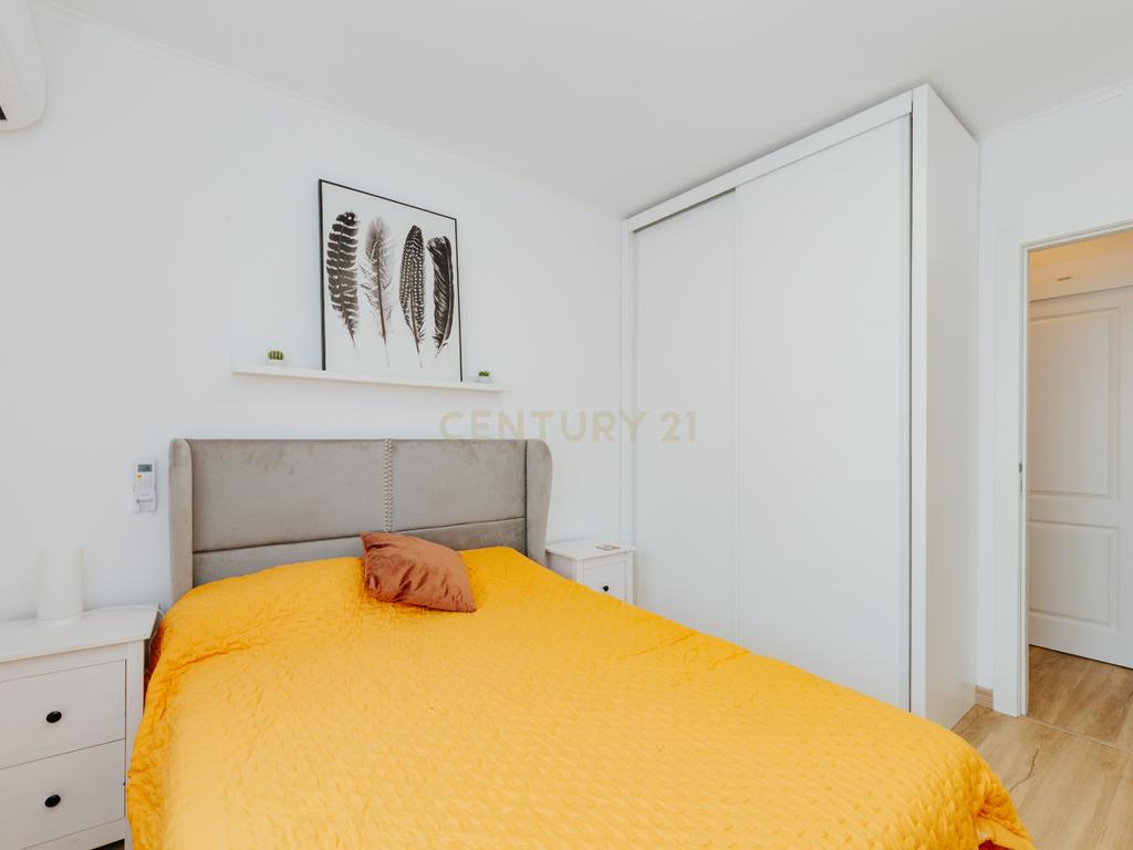 Apartamento T2 Renovado em Miratejo - Image 15