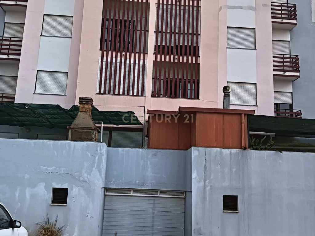 T3 com Suite/Garagem e Arrecadação - Vialonga - Image 61