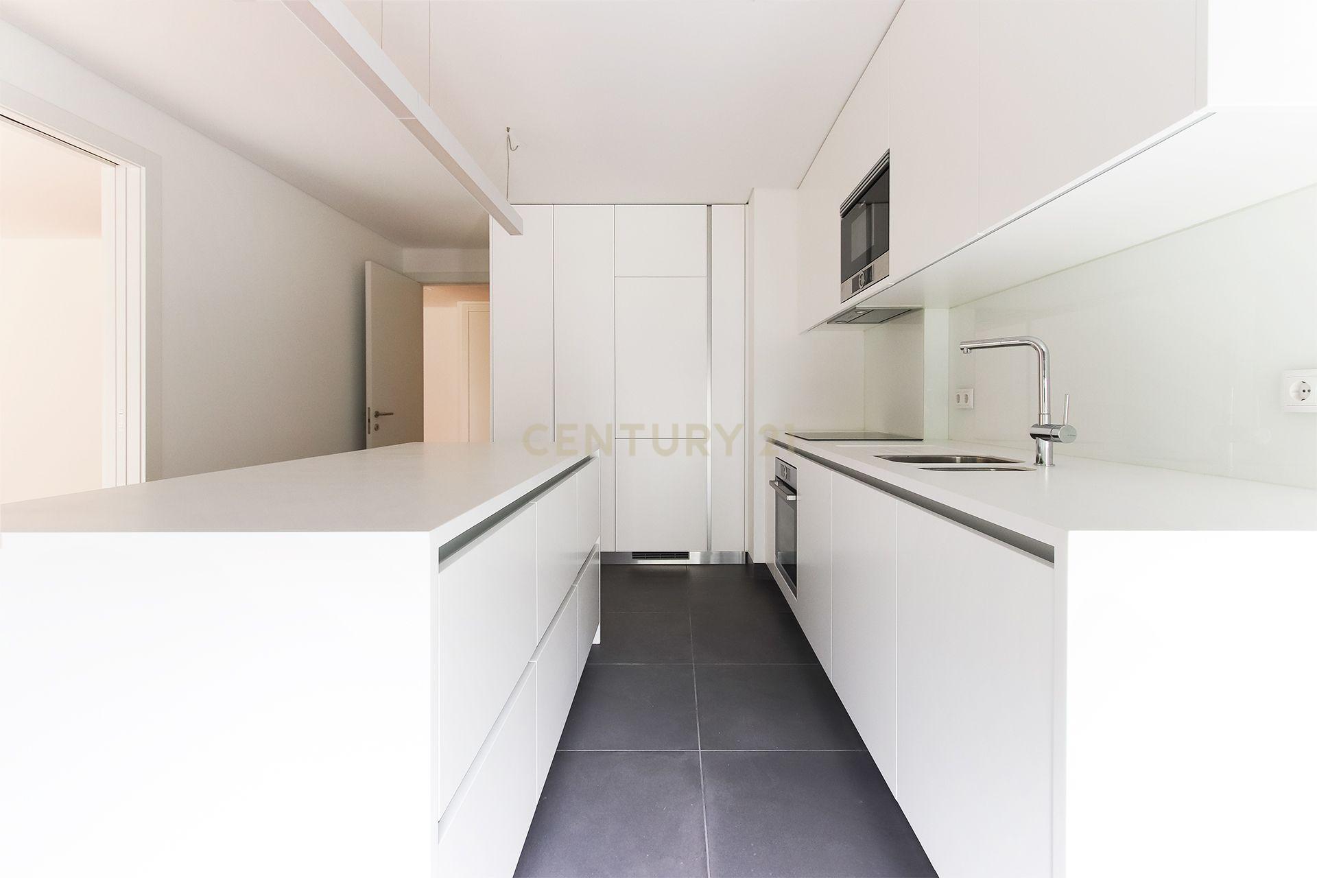 Vende construção NOVA - T4 ATALAIA 1ºD - Image 6