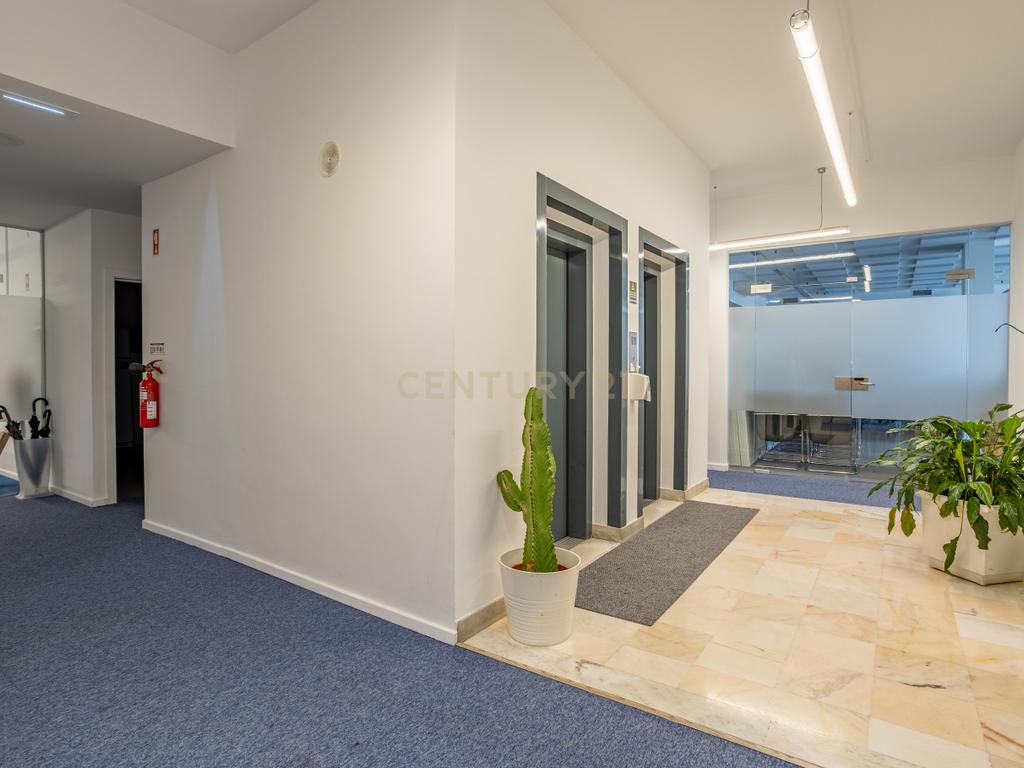 Edifício Comercial em Carnaxide - 5 Pisos - Image 58