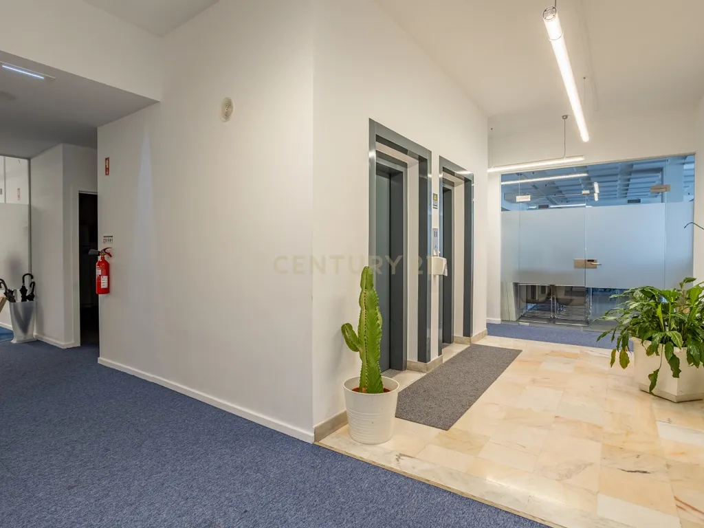 Edifício Comercial em Carnaxide - 5 Pisos - Image 58