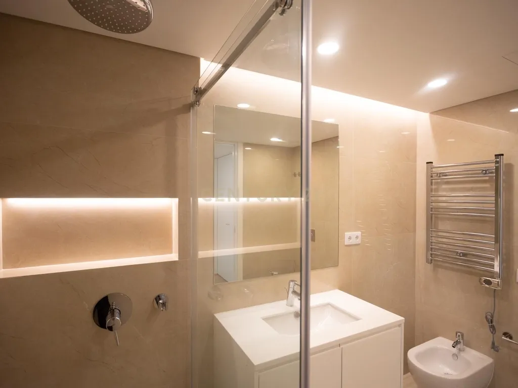 Apartamento T2 com estacionamento e piscina - Areeiro - Image 10