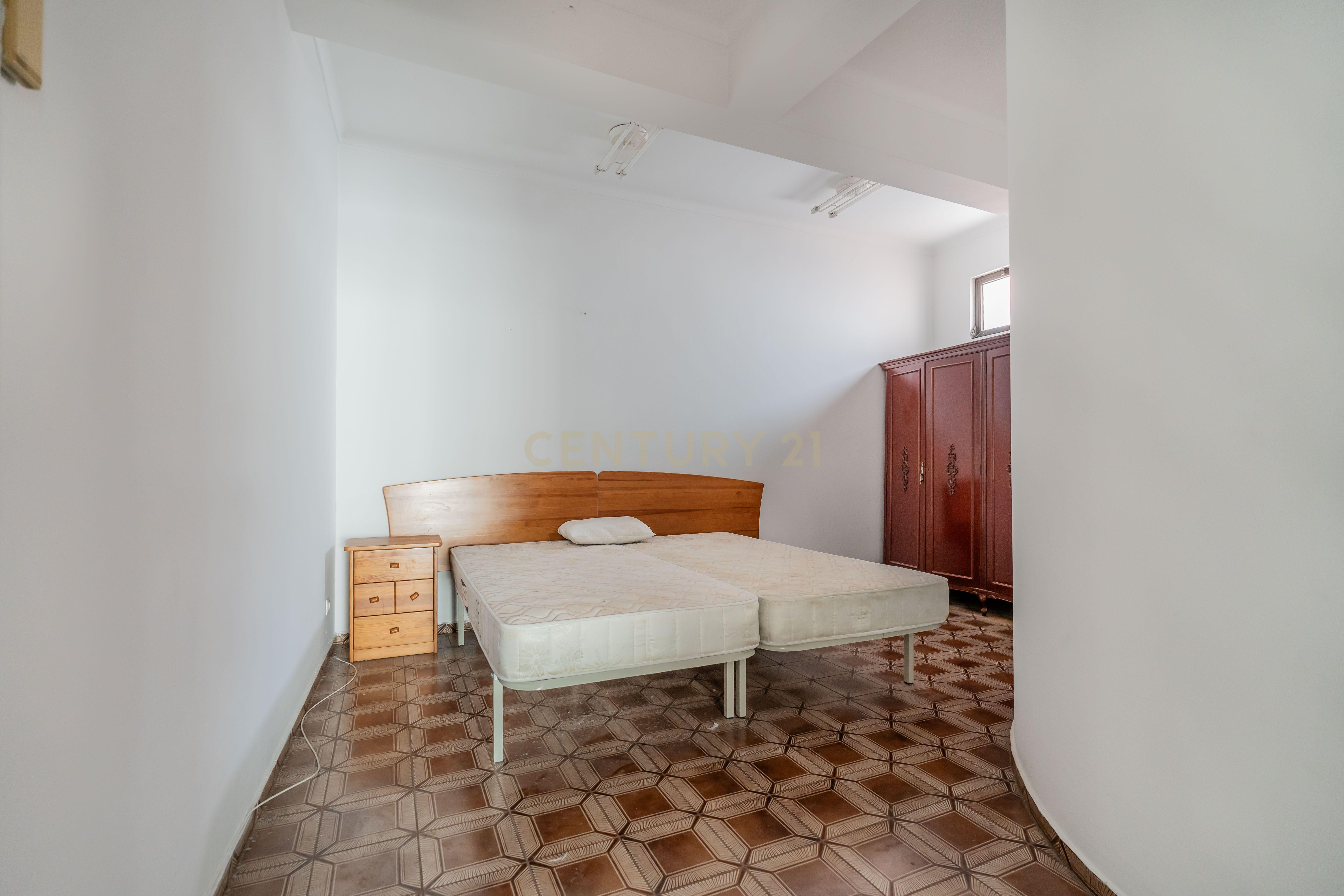 Fotografia 3 de Prédio Comercial no Centro de Portimão com Potencial para 3 Apartamentos