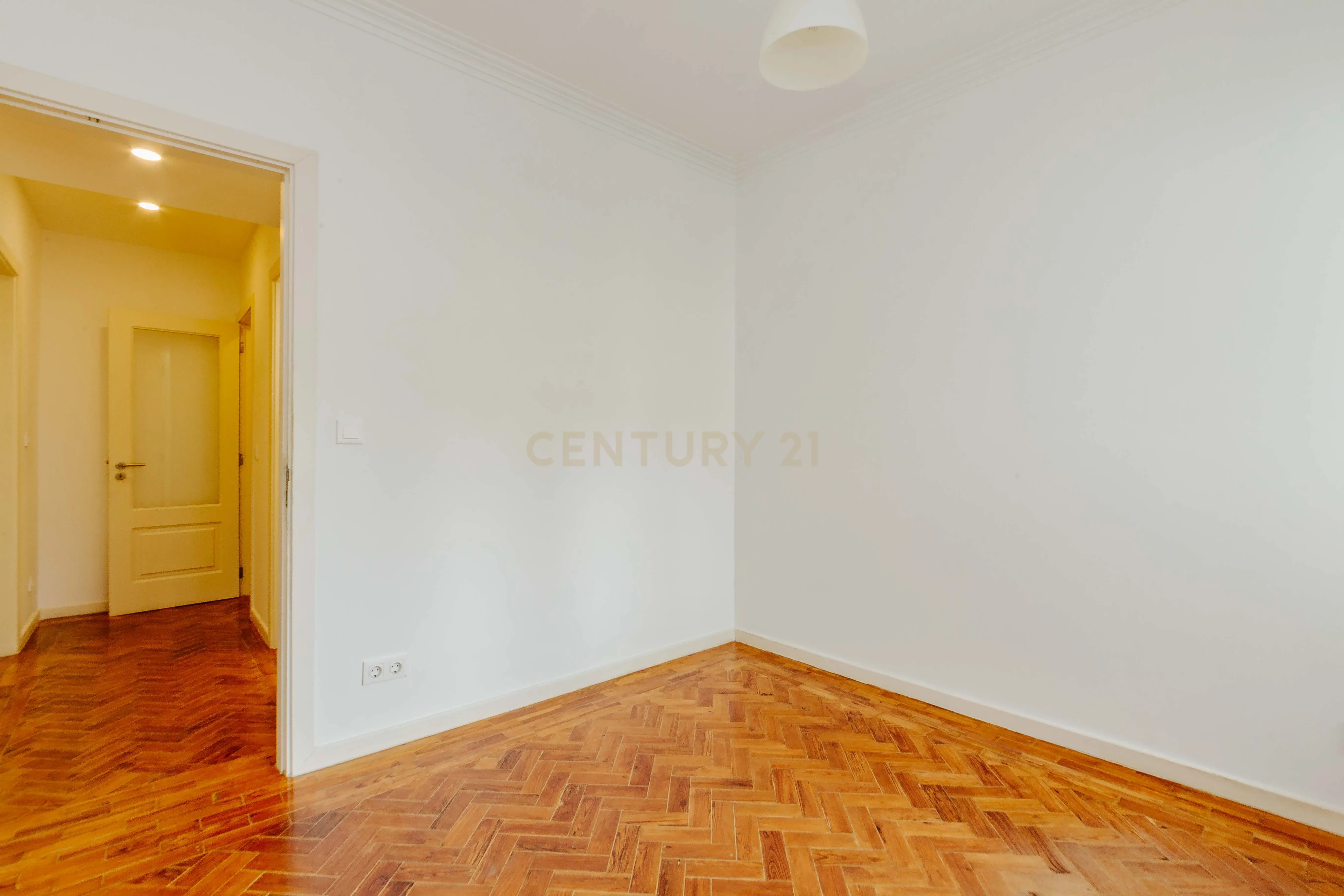 APARTAMENTO T5 REMODELADO SALDANHA LISBOA - Image 39