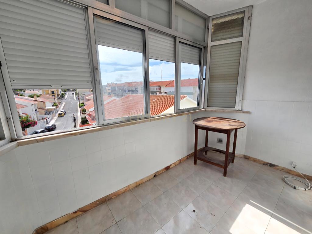 Apartamento T3 Renovado na Parede - Image 7