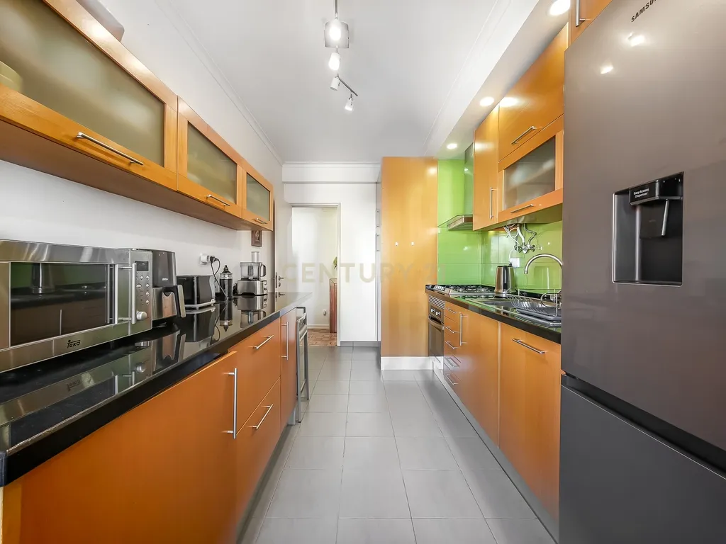 Apartamento T3 renovado no Prior Velho - Image 4