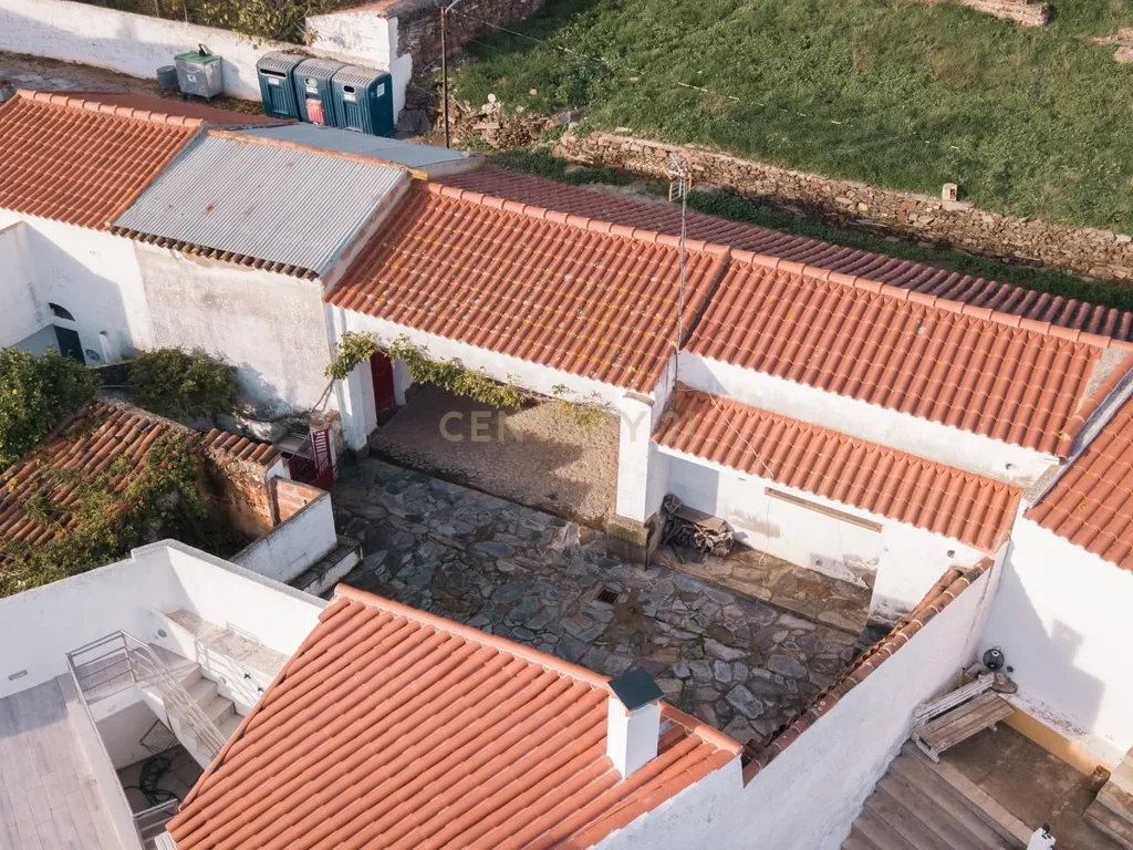 Moradia T2 com Espaço Exterior na Zona Histórica de Mourão - Alentejo - Image 25