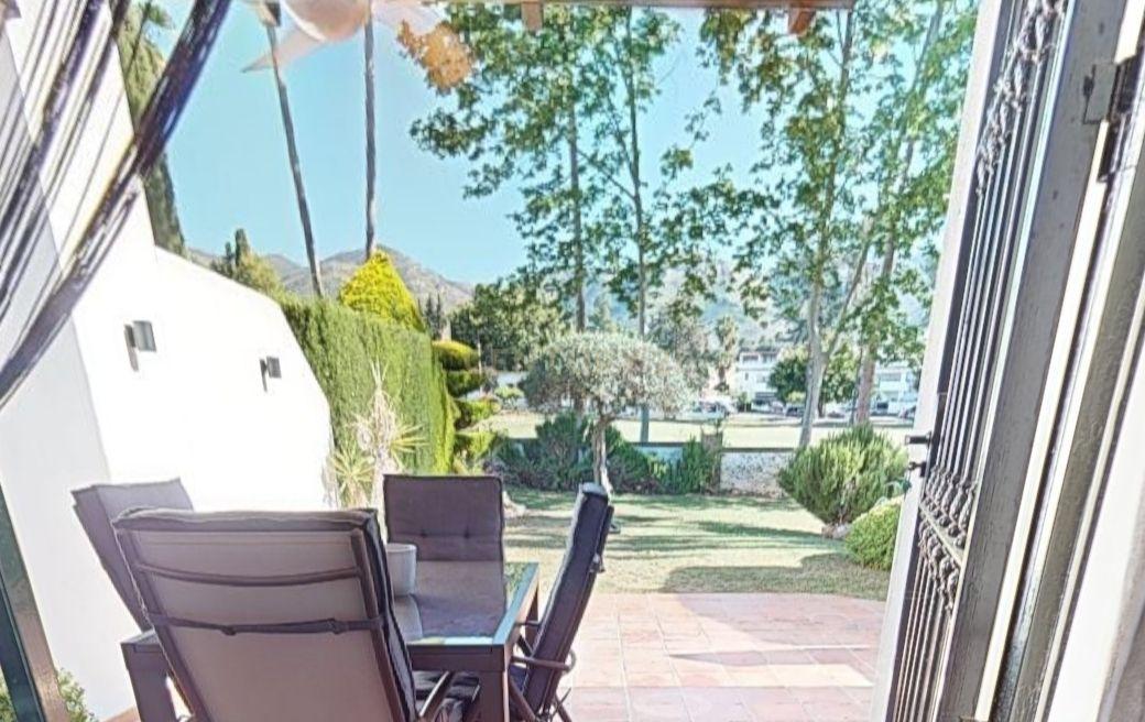 Casa Térrea em Málaga com Jardim e Piscina em Comunidade Fechada - Image 3