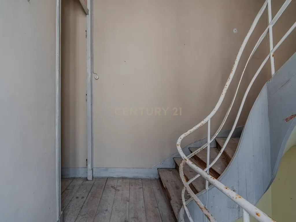 PRÉDIO PARA RECUPERAR, NO CENTRO HISTÓRICO DE PENICHE - Image 39