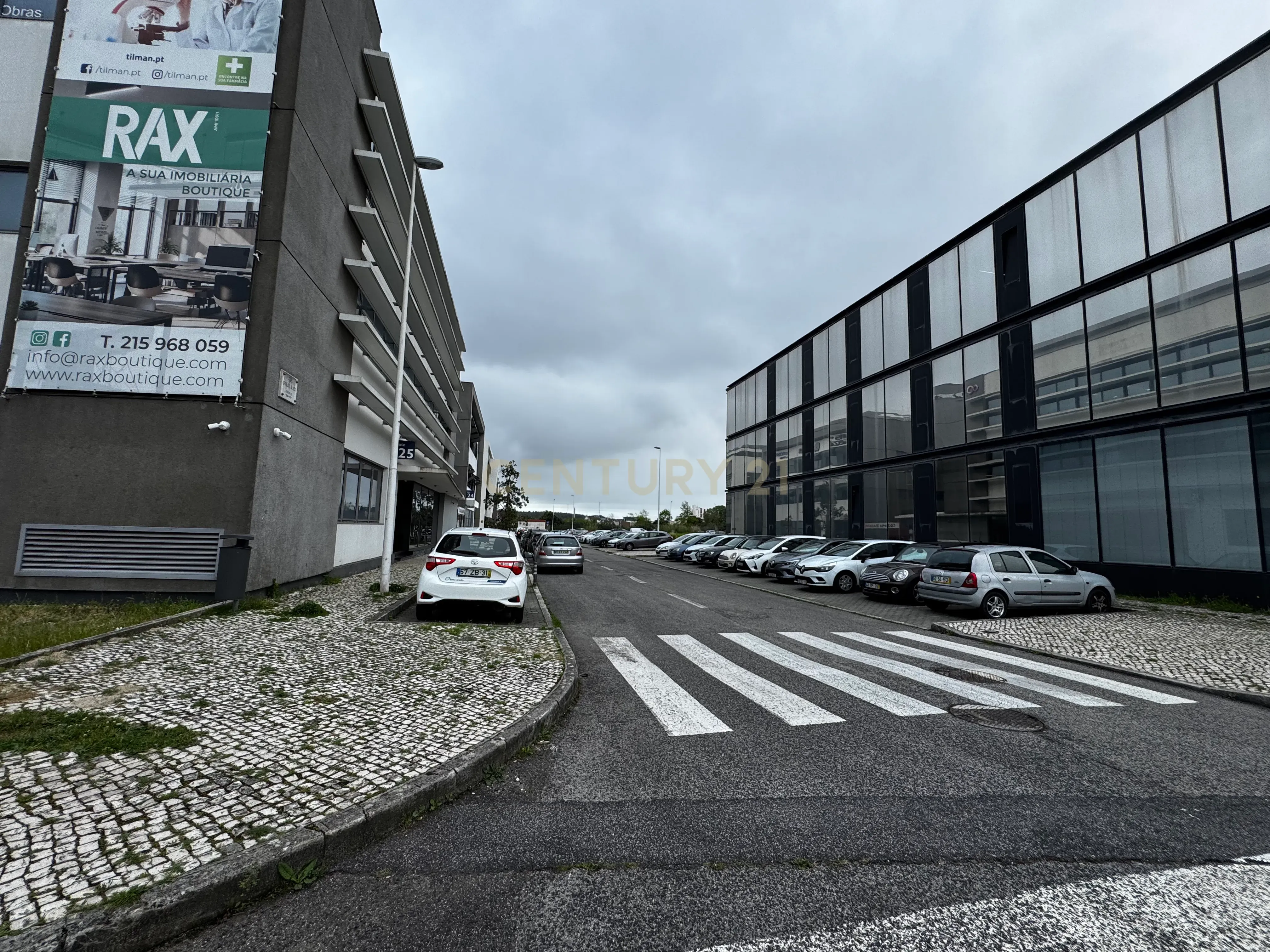 Escritório para Arrendamento no Pólo Técnico de Telheiras – 251 m² | 6 Salas | 5 Estacionamentos - Image 1