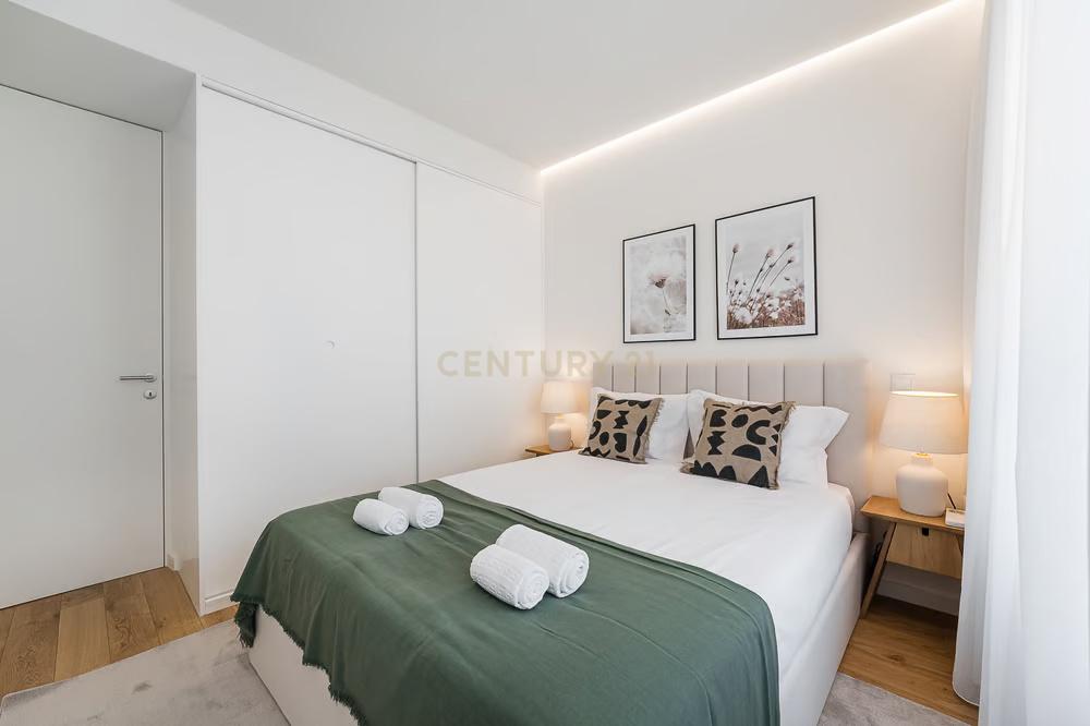  T2 com Licença AL Ativa e Vista Jardim no Centro do Porto - Image 23