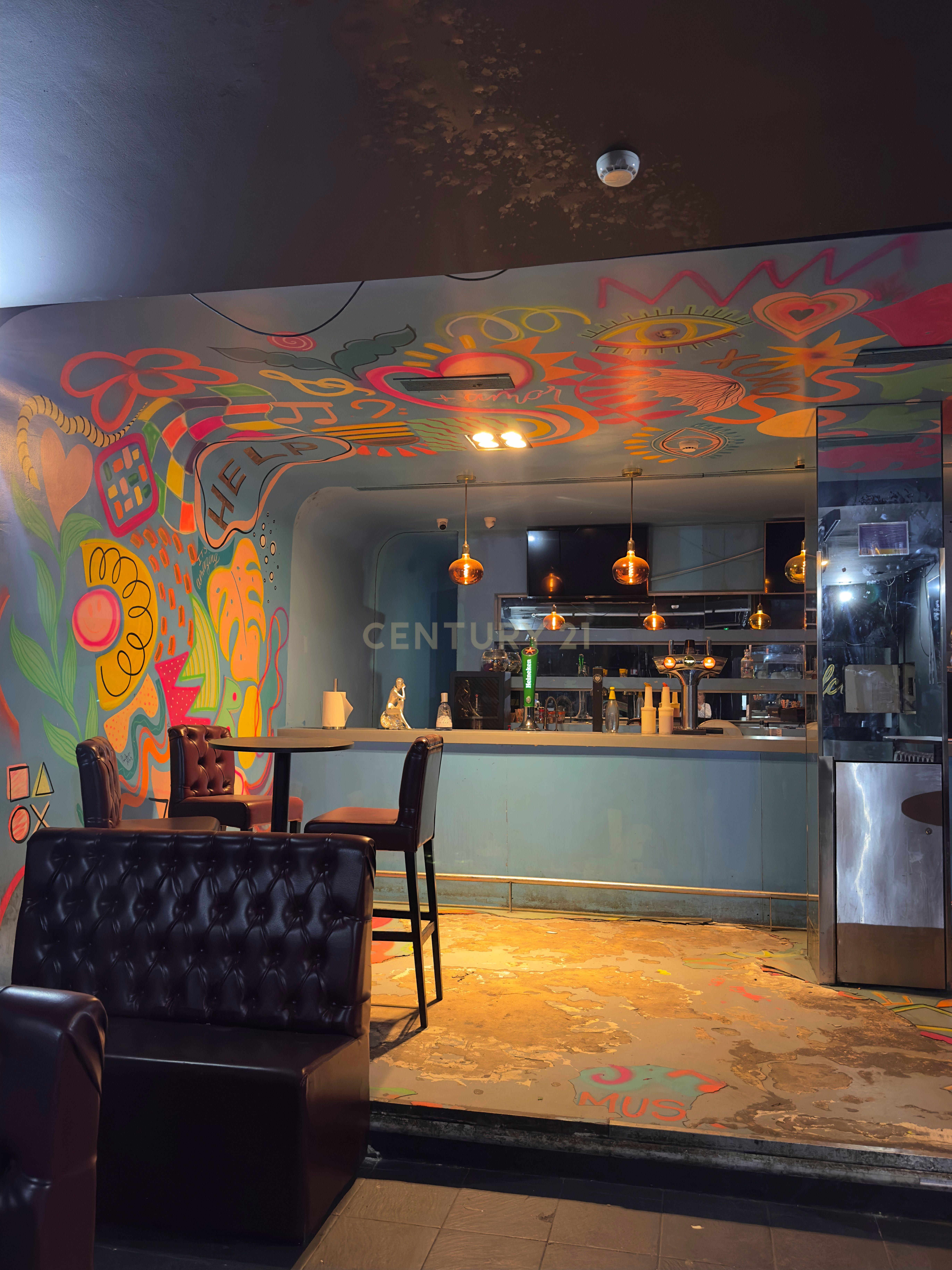 Fotografia 5 de Largo de Santos | Espaço Comercial / Bar / Cafetaria — Sem Trespasse e Pronto a Abrir