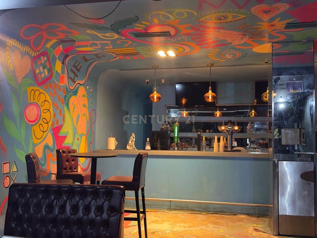 Largo de Santos | Espaço Comercial / Bar / Cafetaria — Sem Trespasse e Pronto a Abrir - Image 5