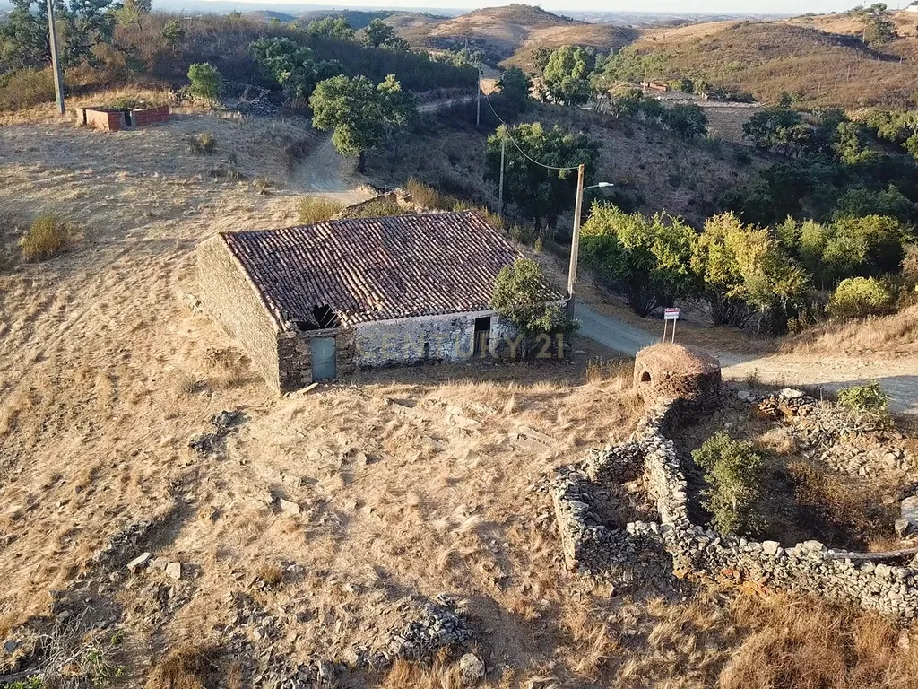 Propriedade com 18 hectares - Um Refúgio de Terra, Tradição e Tranquilidade em Santana da Serra - Image 7