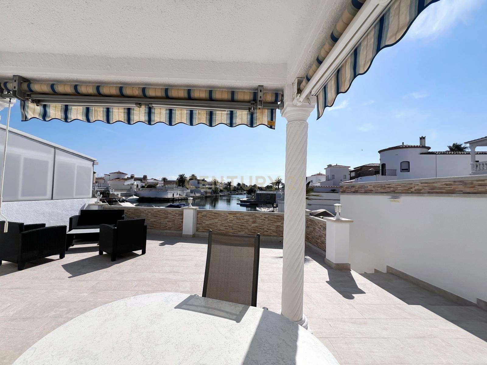 Luxuosa Moradia com Vista Panorâmica em Girona, Cataluña - Image 4