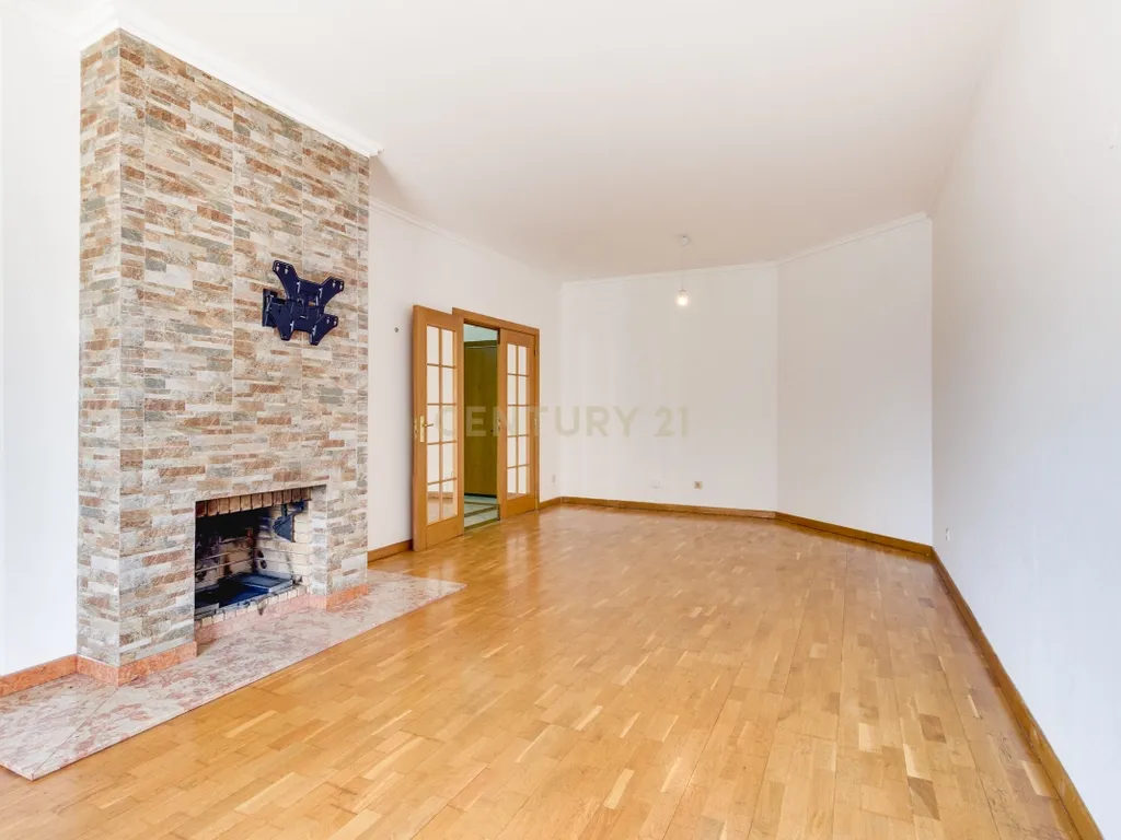 Apartamento T4 com Terraço Privativo e Churrasqueira no Condomínio Lezíria Parque | Vila Franca de Xira - Image 4