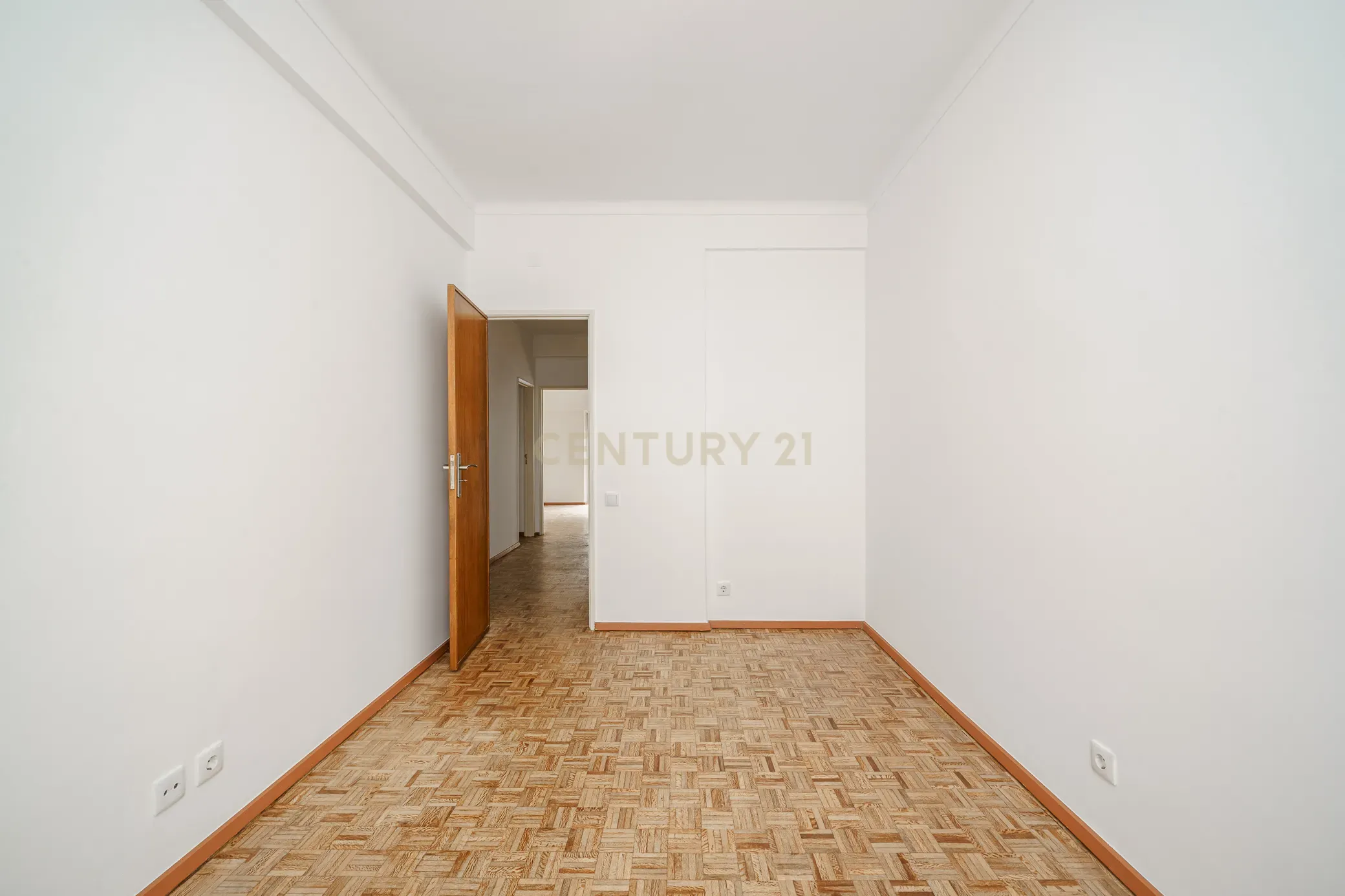 T3 Remodelado no Centro de Setúbal- Campo dos Arcos - Image 15