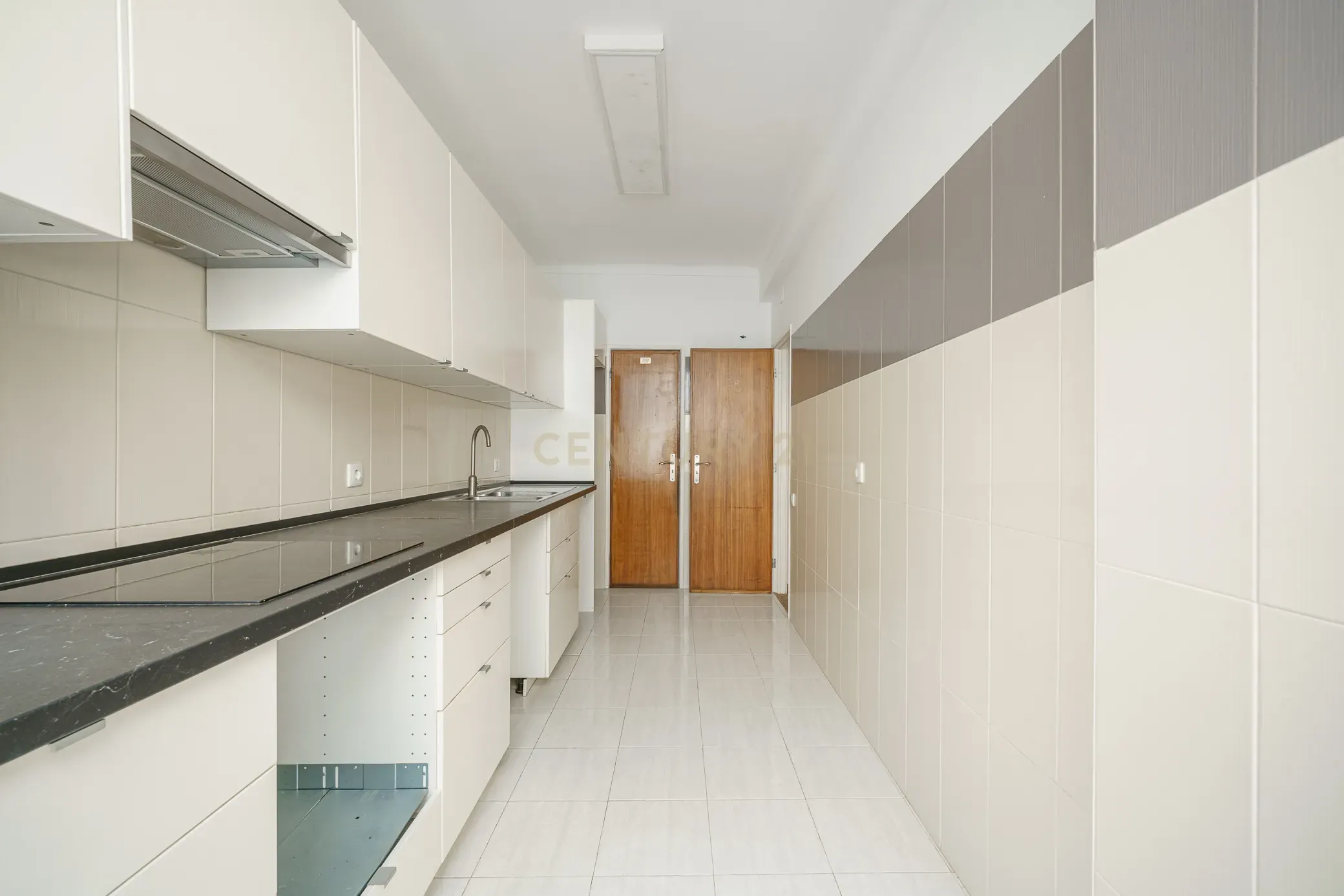 T3 Remodelado no Centro de Setúbal- Campo dos Arcos - Image 19