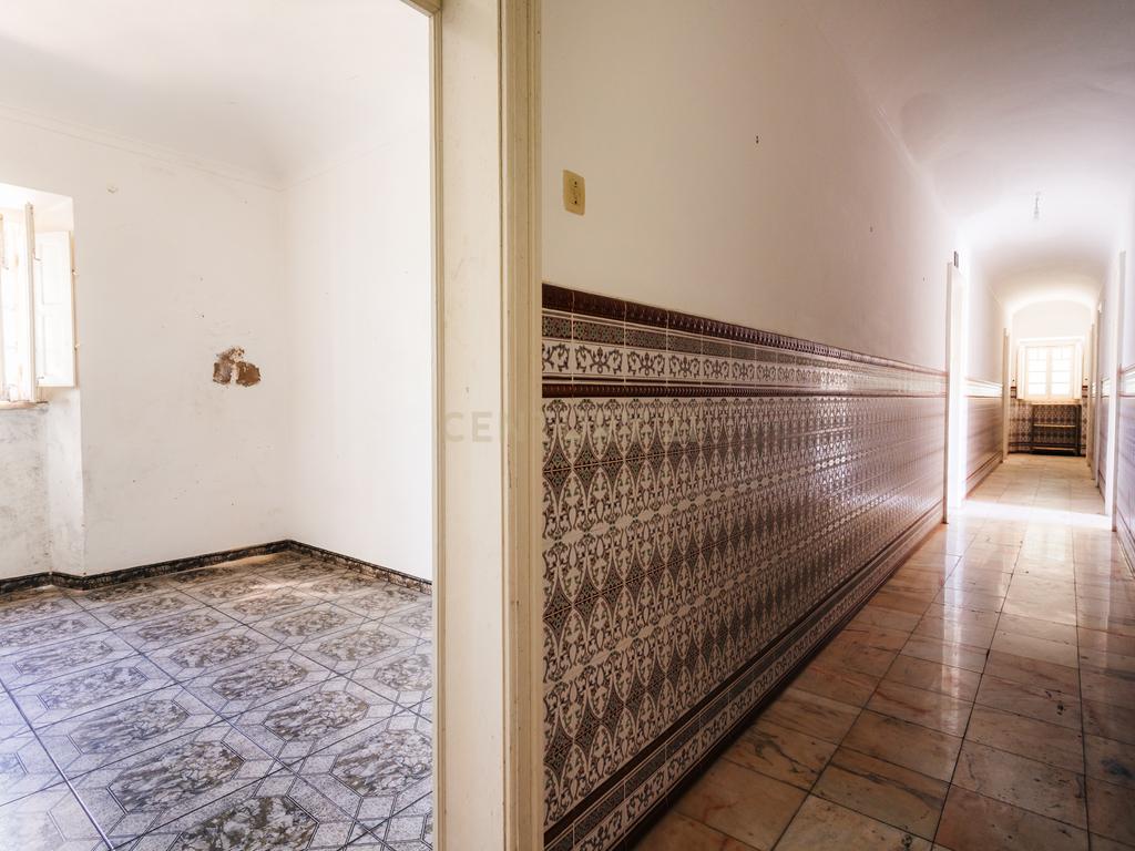 Propriedade com 11 divisões para recuperação em Estremoz com uma área total de 6185 m2 - Image 12