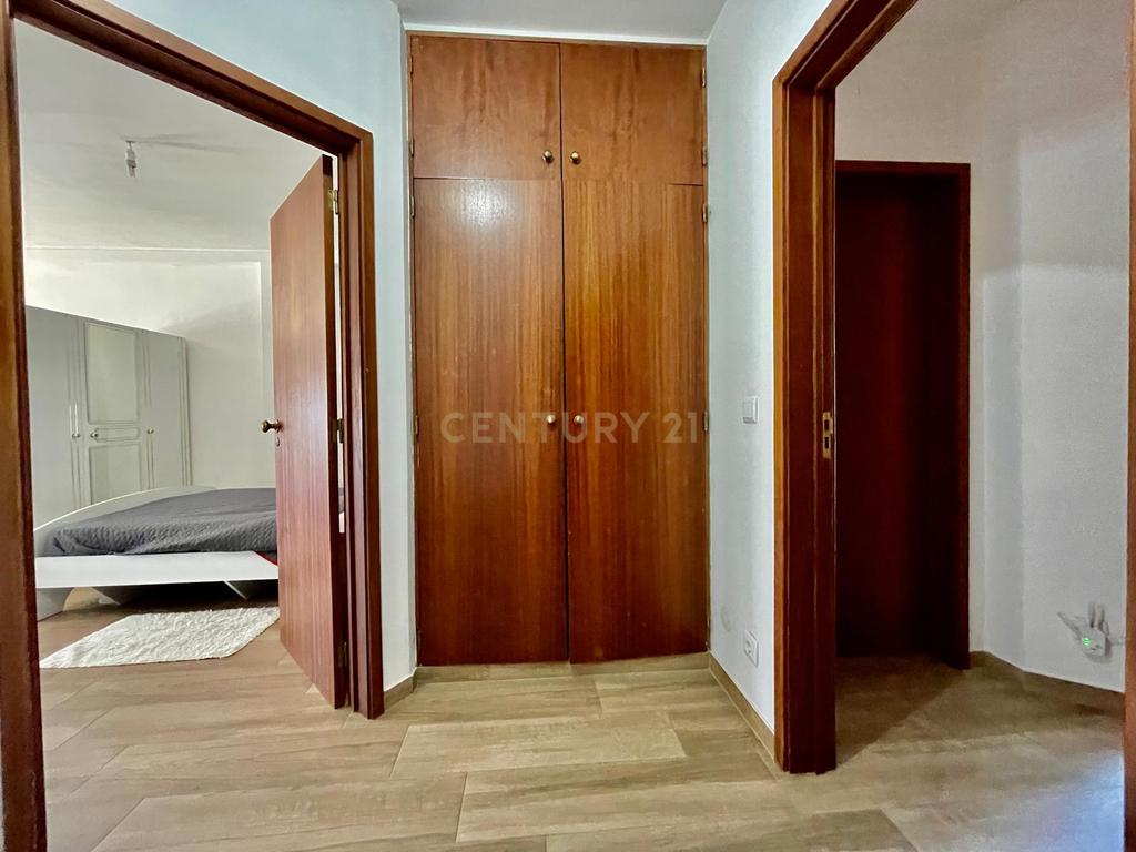 T2 com lugar de garagem em Pedrouços - Image 6