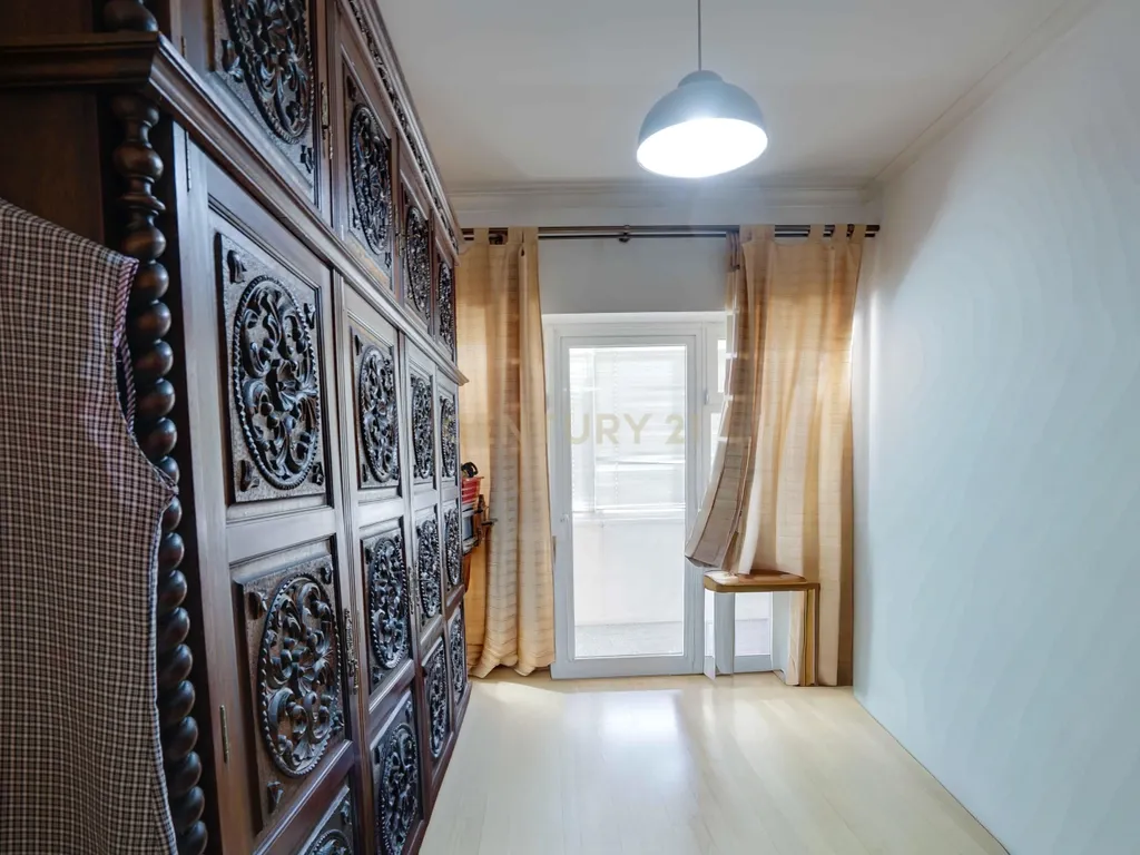 Apartamento T3 pleno de luminosidade em zona premium de Benfica - Image 19