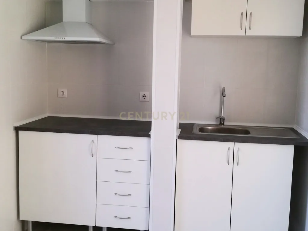 Prédio em Marvila com terreno de 589 metros! - Image 13