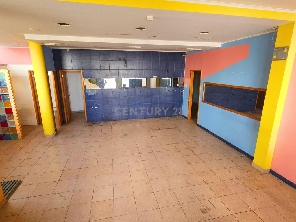 Loja Algés com 330 m2 - Image 5