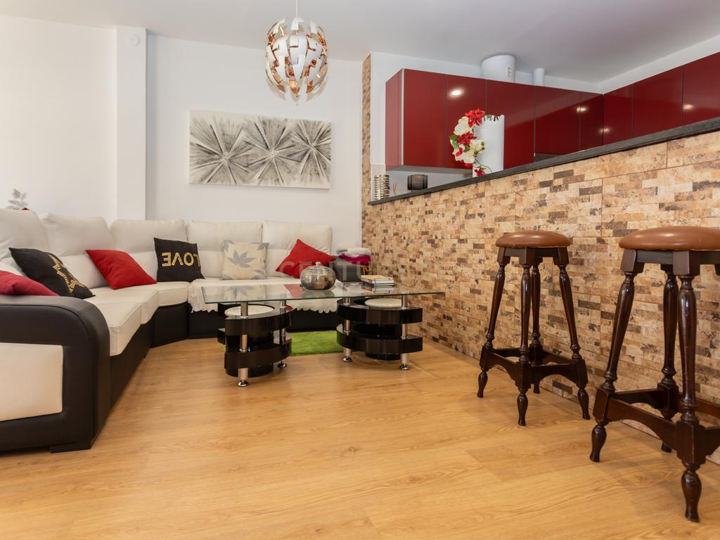 LOJA TRANSFORMADA EM AMPLO APARTAMENTO T1 REMODELADO EM PAIO PIRES - Image 5