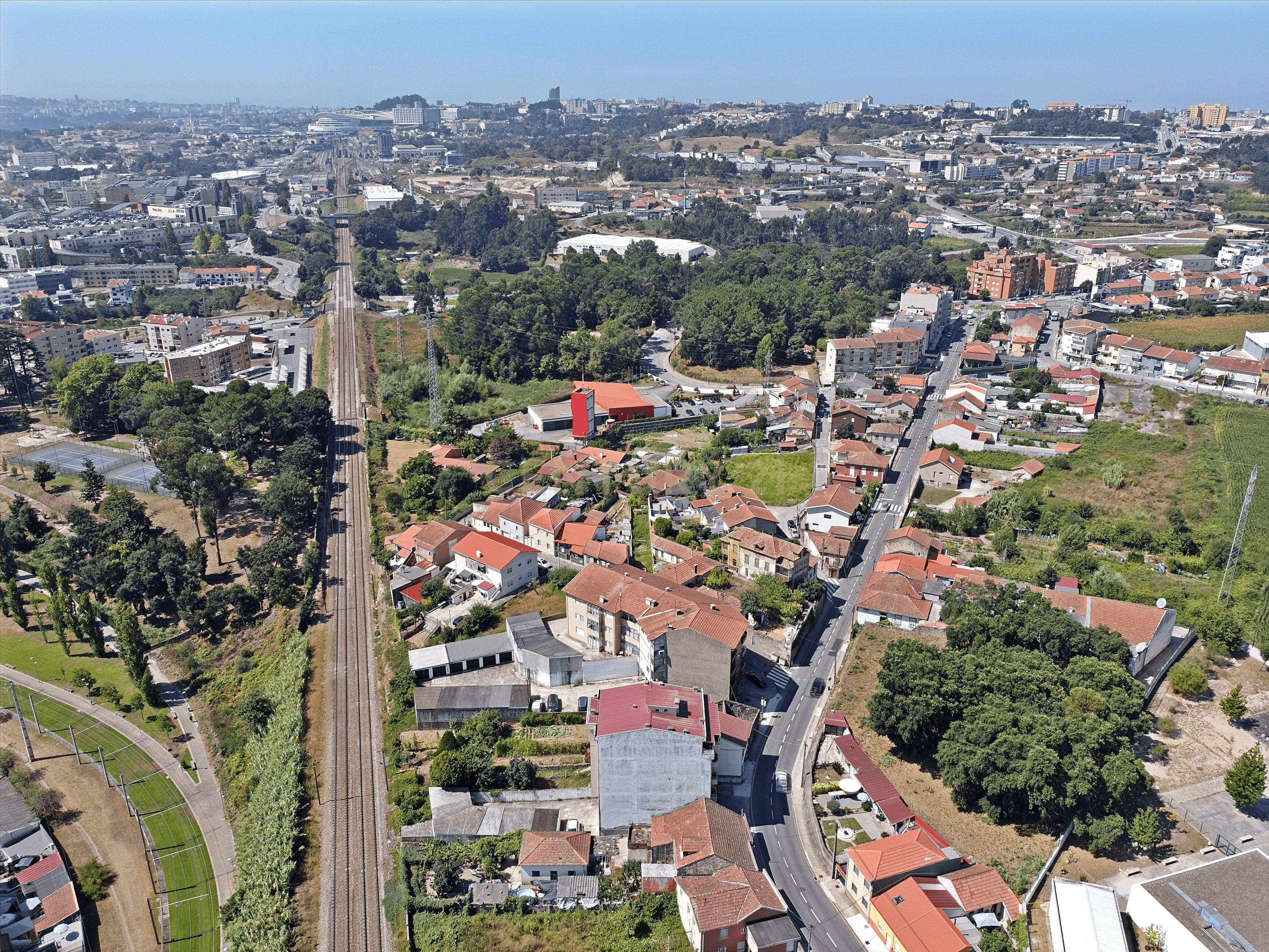 Prédio  ant a 1951 a Venda em Rio Tinto Prédio em propriedade total com Andares ou divisões susceptíveis de utilização Independente  Numero de pisos do artigo: 3 pisos - Image 23
