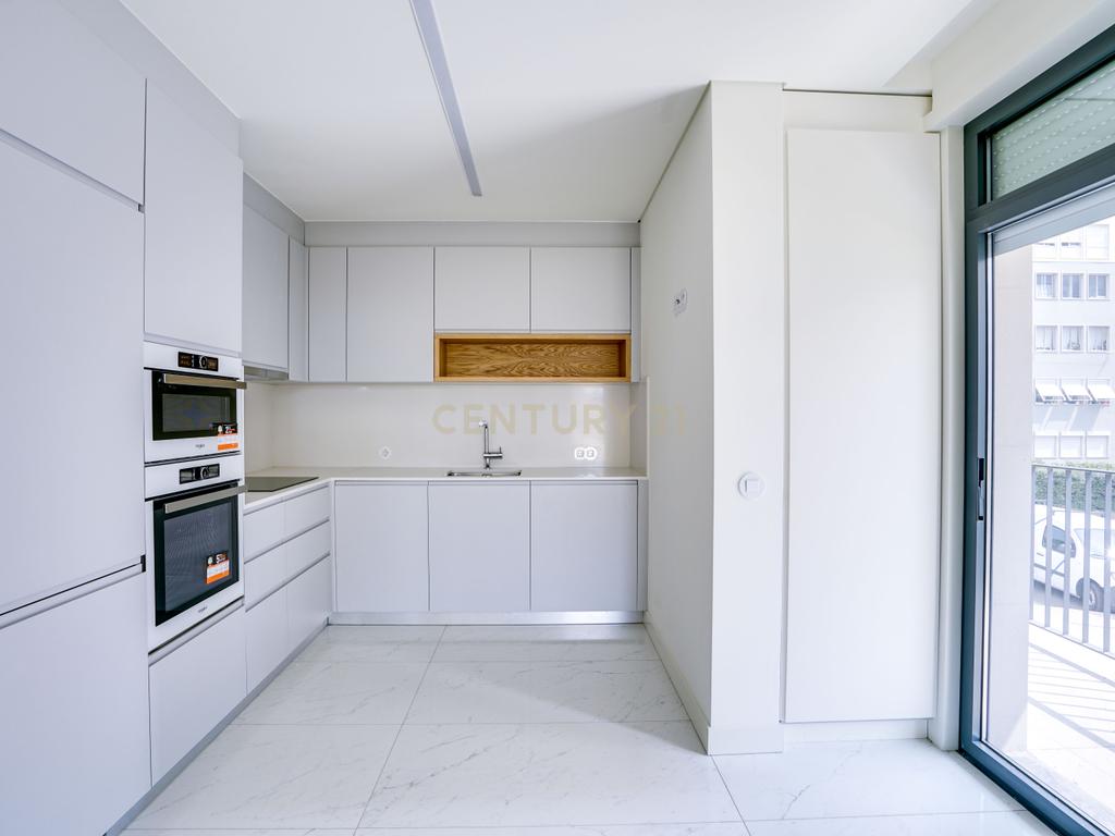 T1, Portela, Loures - Image 10