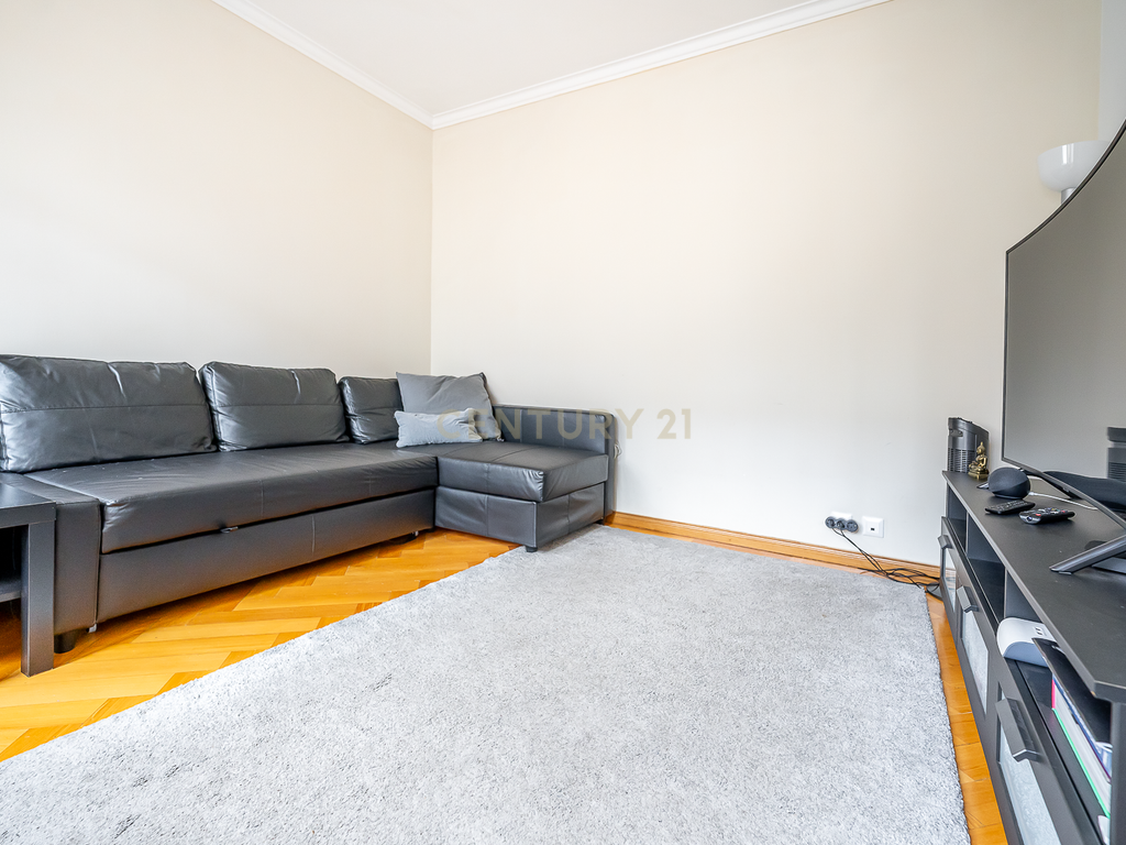 APARTAMENTO T2+1 COM TERRAÇO EM CAMPO DE OURIQUE - Image 6