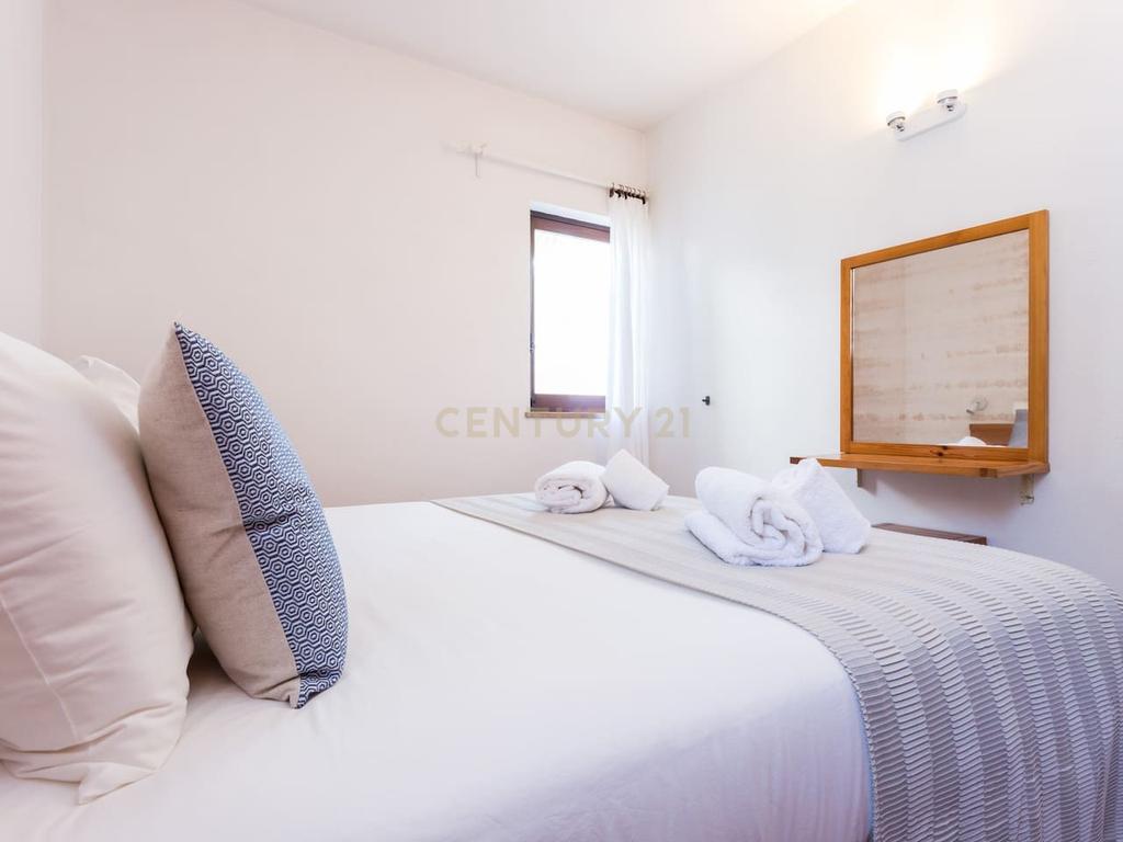 Apartamento T2 na Luz, Lagos com Vista Mar e Jardim - Image 8