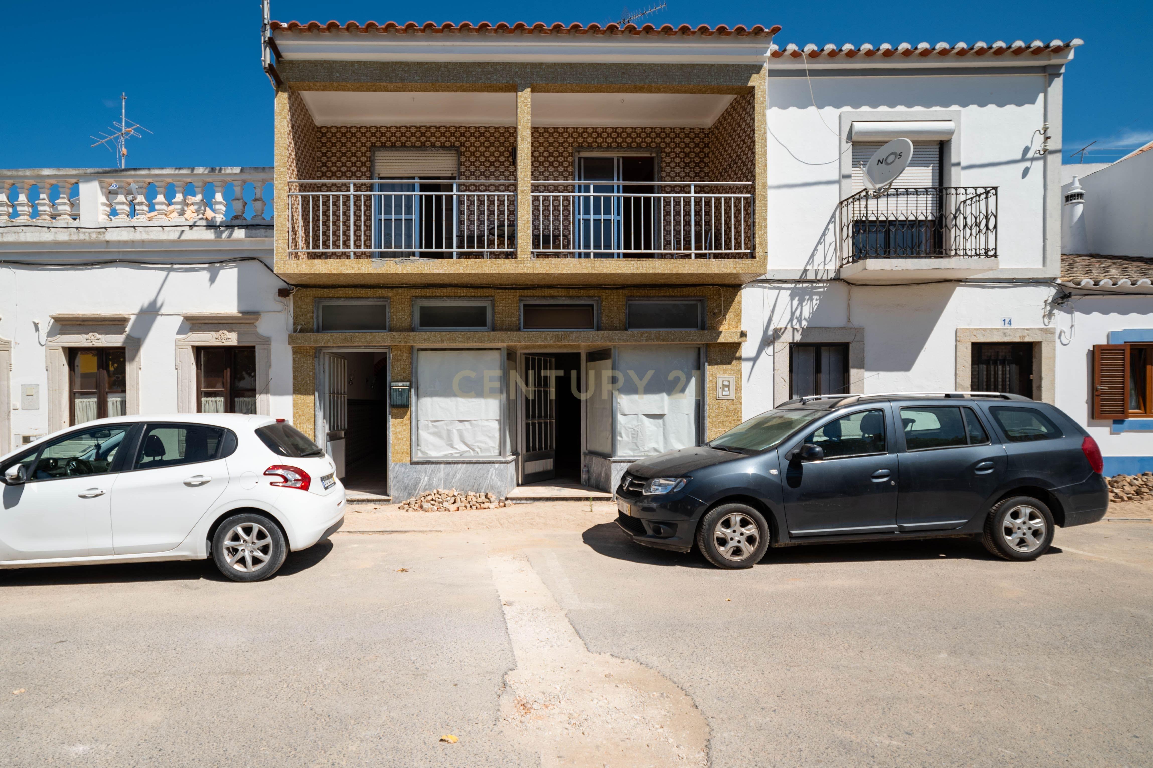 Moradia T3 com Espaço Comercial no Centro de Tavira – Largo de São Brás - Image 4