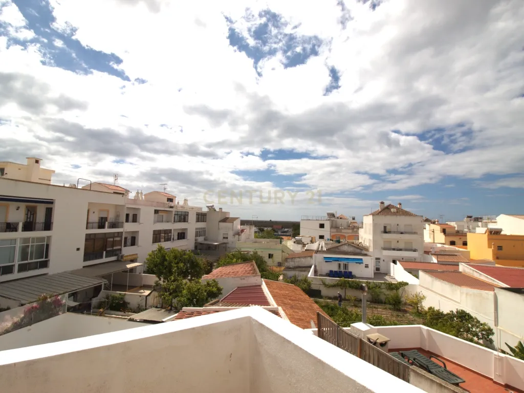 NOVIDADE, T1 top floor em Santa Luzia. - Image 13
