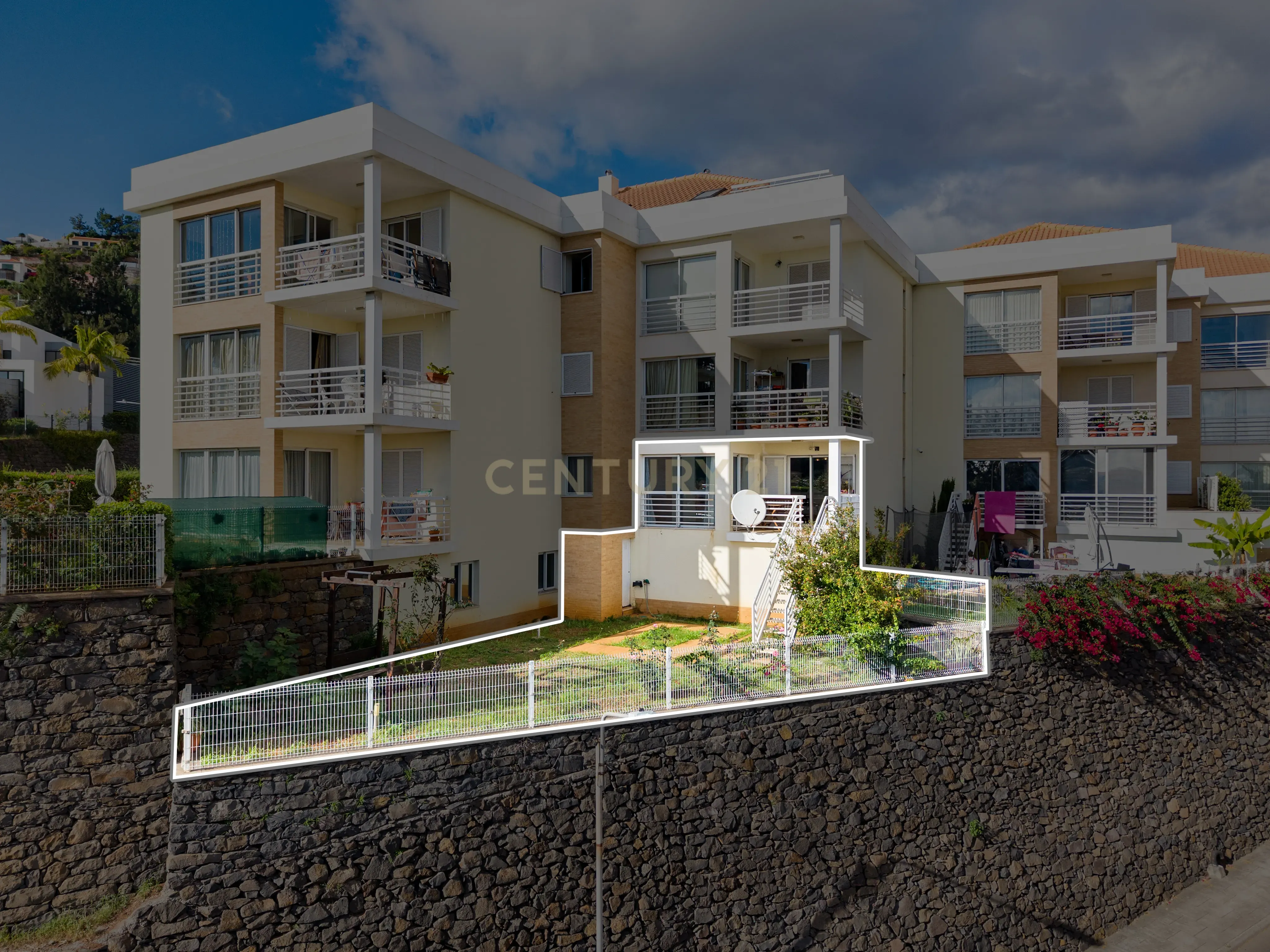 Apartamento T2 à Venda, com Jardim e Vista Mar - Pilar, Funchal - Image 5