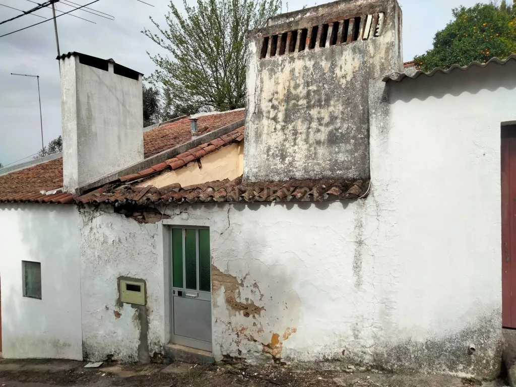 Casa Antiga T2 em Ruína em Montargil - Image 4