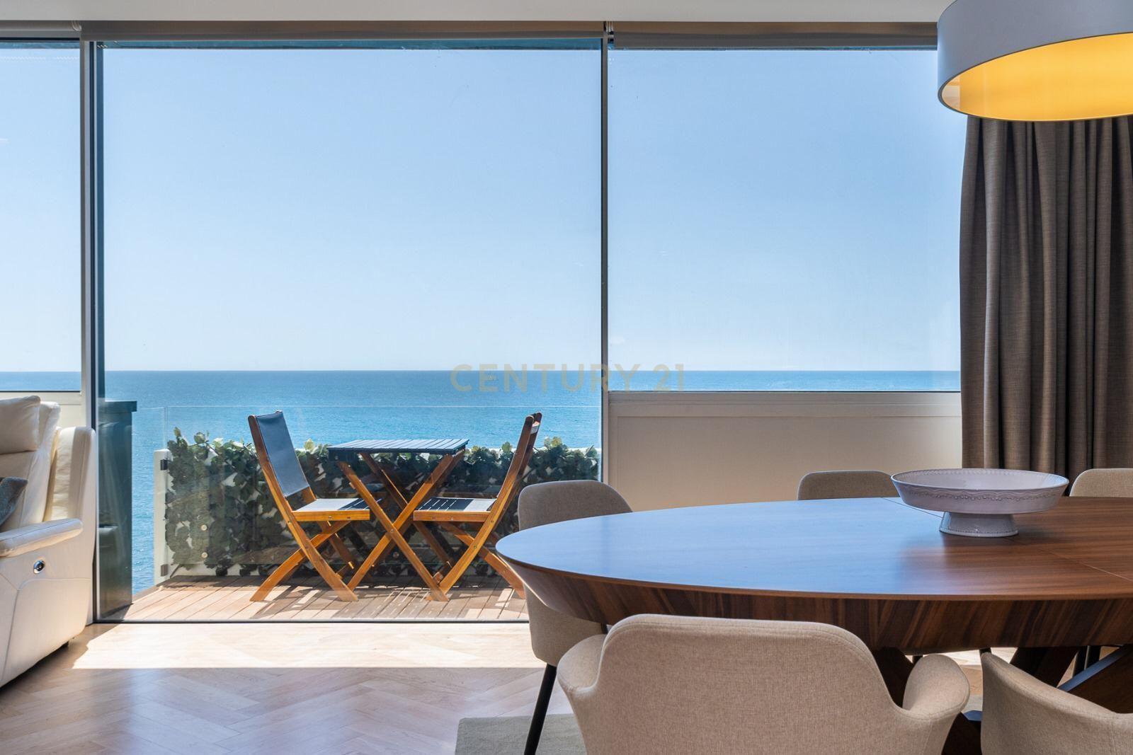 Apartamento T2 à venda na Avenida Brasil com vista Mar - Image 1