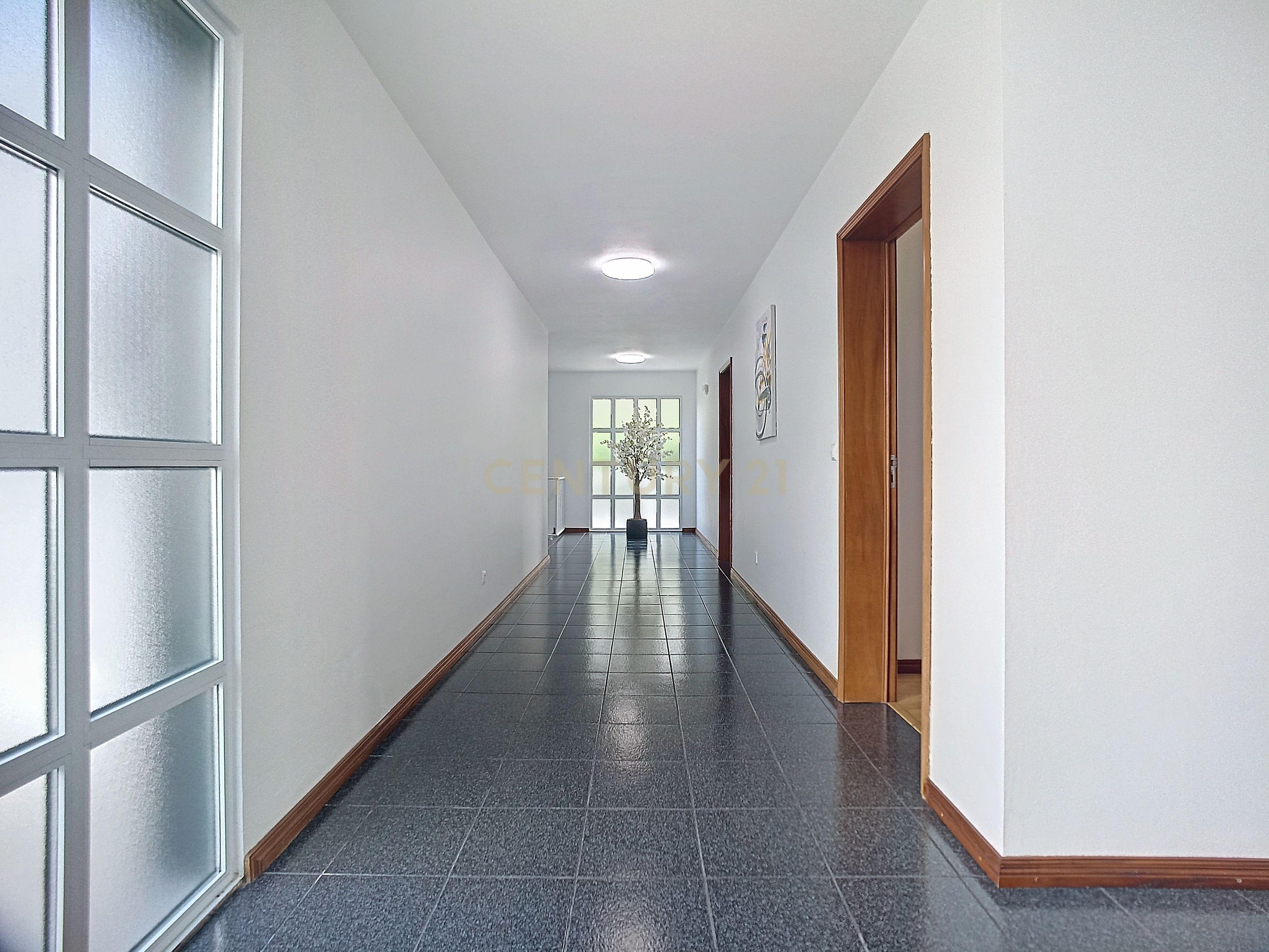 Moradia T4 em Povoação - Image 4