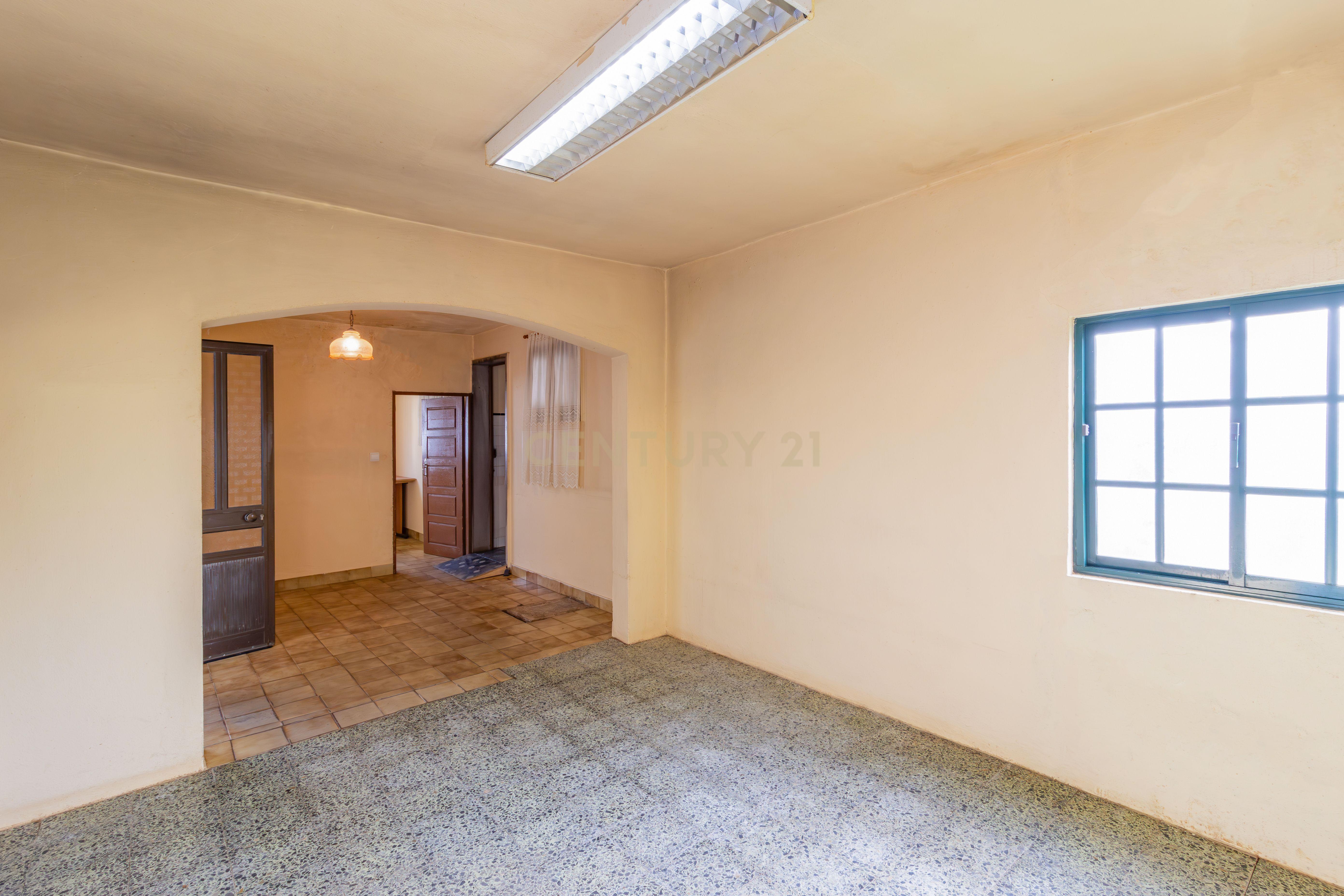 Moradia Isolada T3 em Arrimal, Porto de Mós – Com Terreno, Garagem e Anexos - Image 28