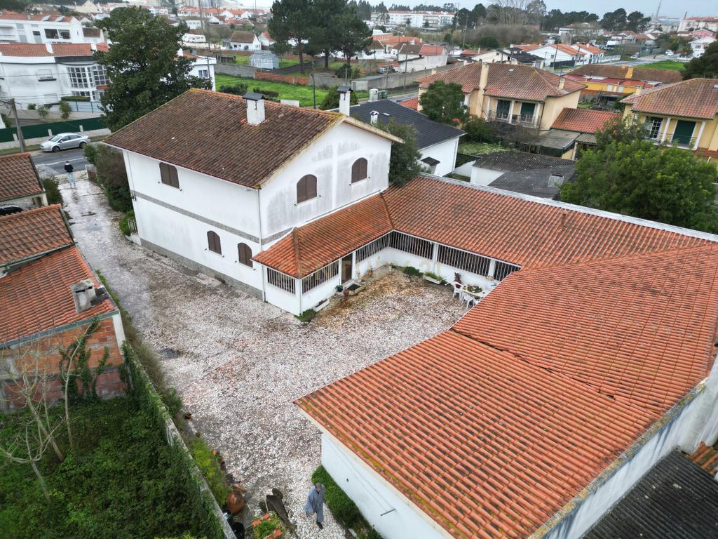 Moradia Espaçosa e Versátil na Marinha Grande - Image 5