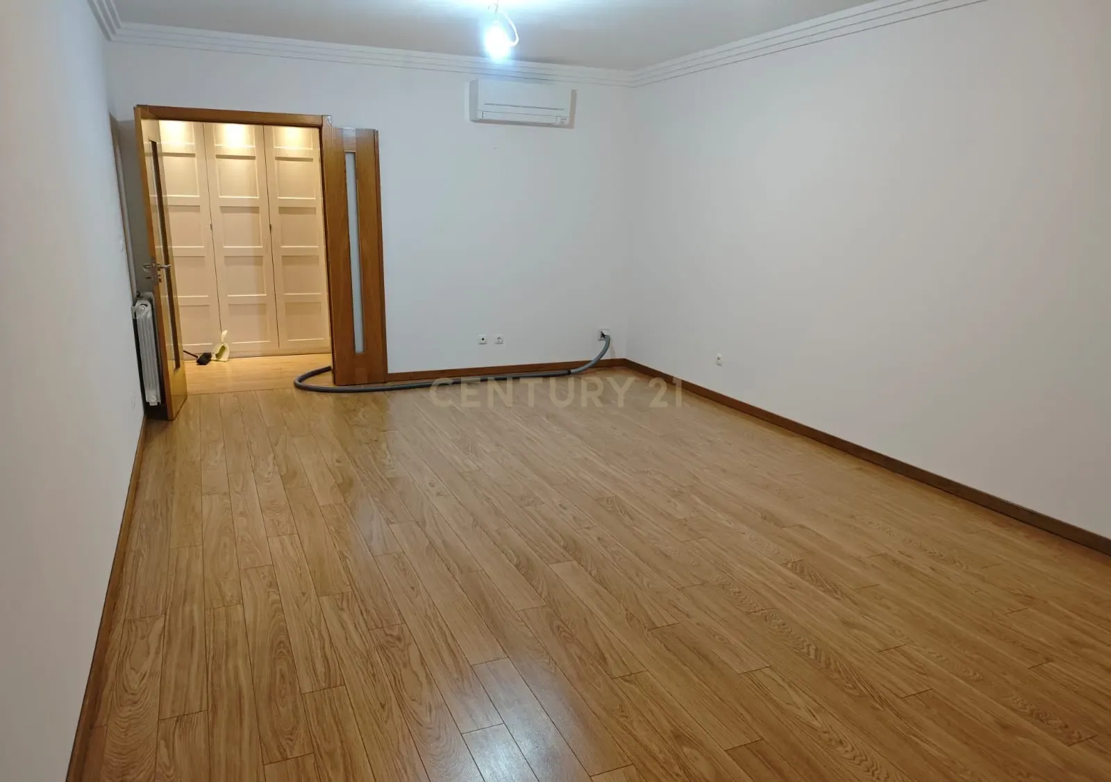 Apartamento de 3 assoalhadas, Box fechada e arrecadação, Póvoa de Santa Iria - Image 5
