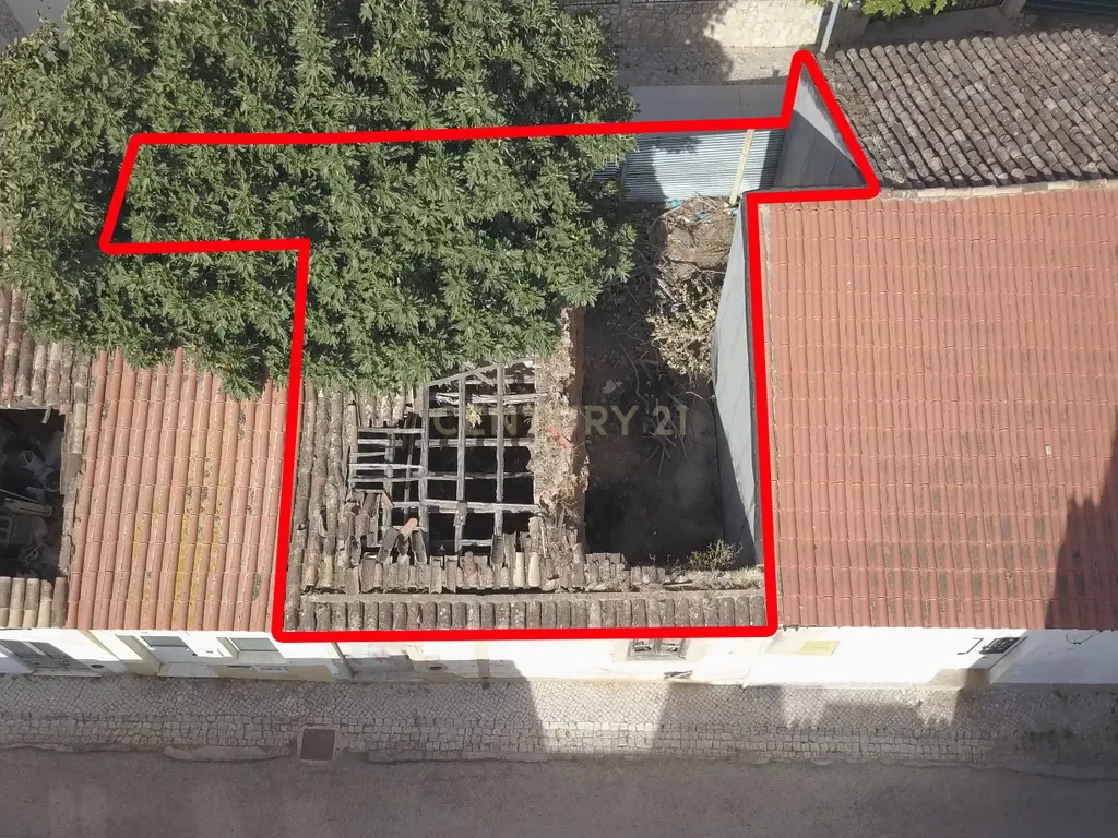 Moradia para reabilitação urbana no centro de Lagoa - Image 5