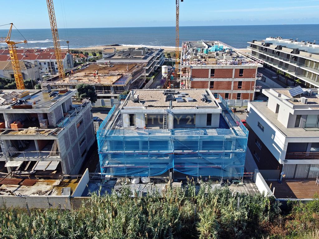 Moradia nova T4+1, de luxo, a escassos metros da Praia de Canidelo - Image 4