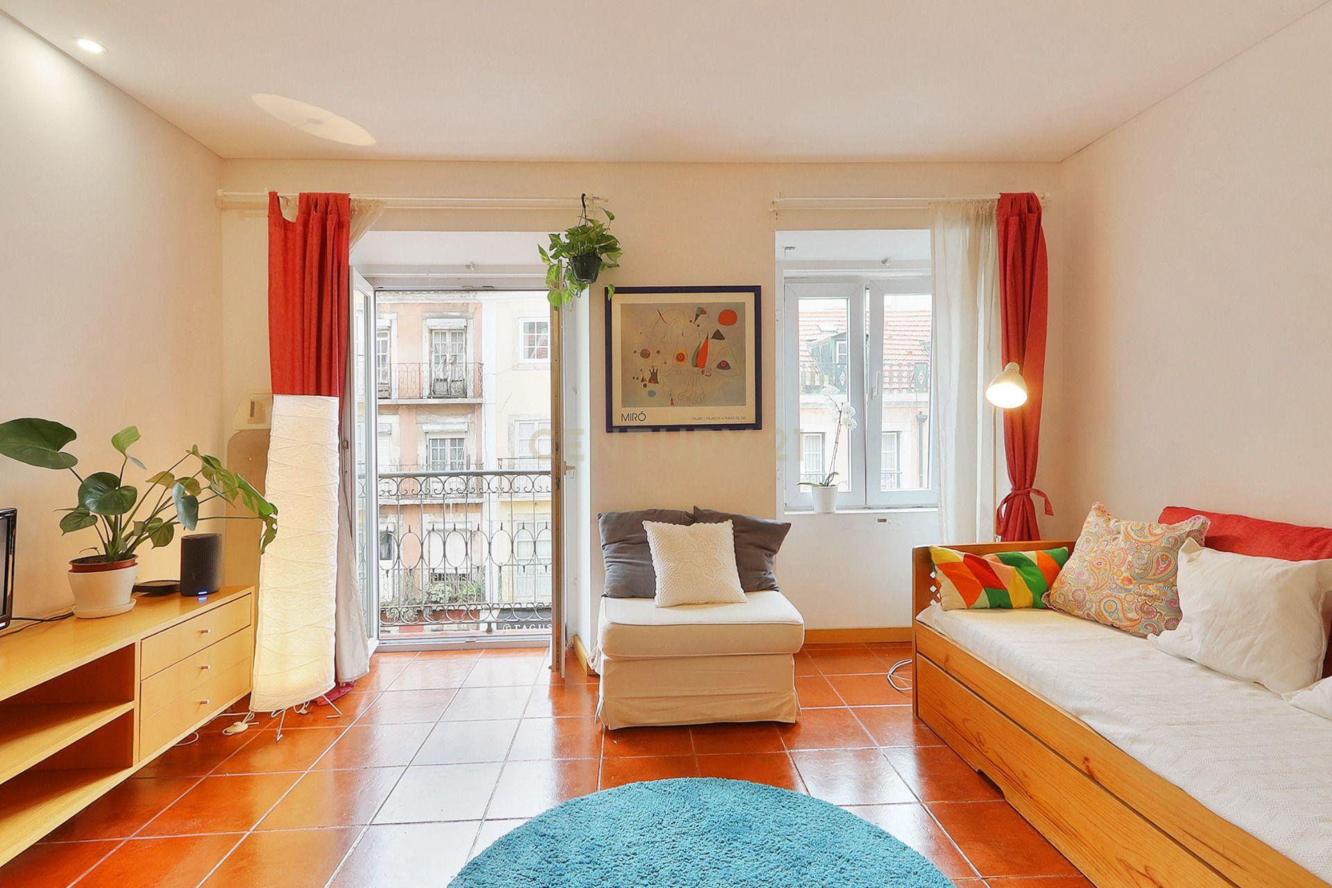 T1+1 Duplex na Rua de São Bento - Image 3