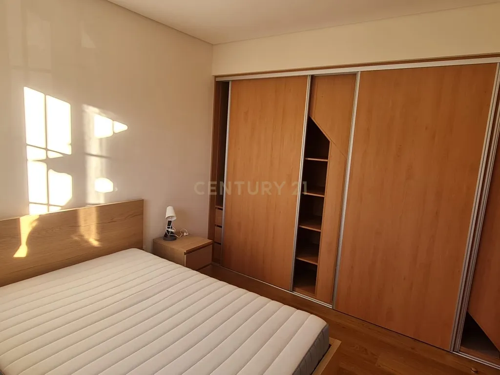 Moradia T2 Totalmente Renovada no Emblemático Bairro Camões – Entroncamento - Image 5