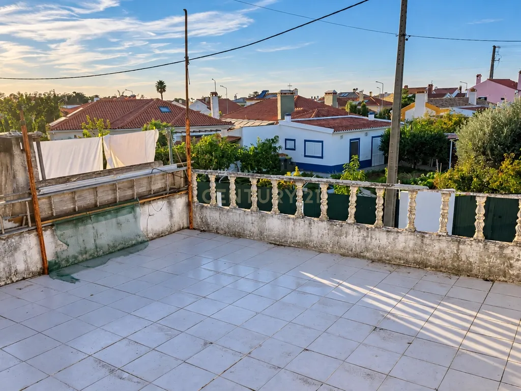 Moradia T3 com garagem, terraço e quintal em Vendas de Azeitão - Image 36