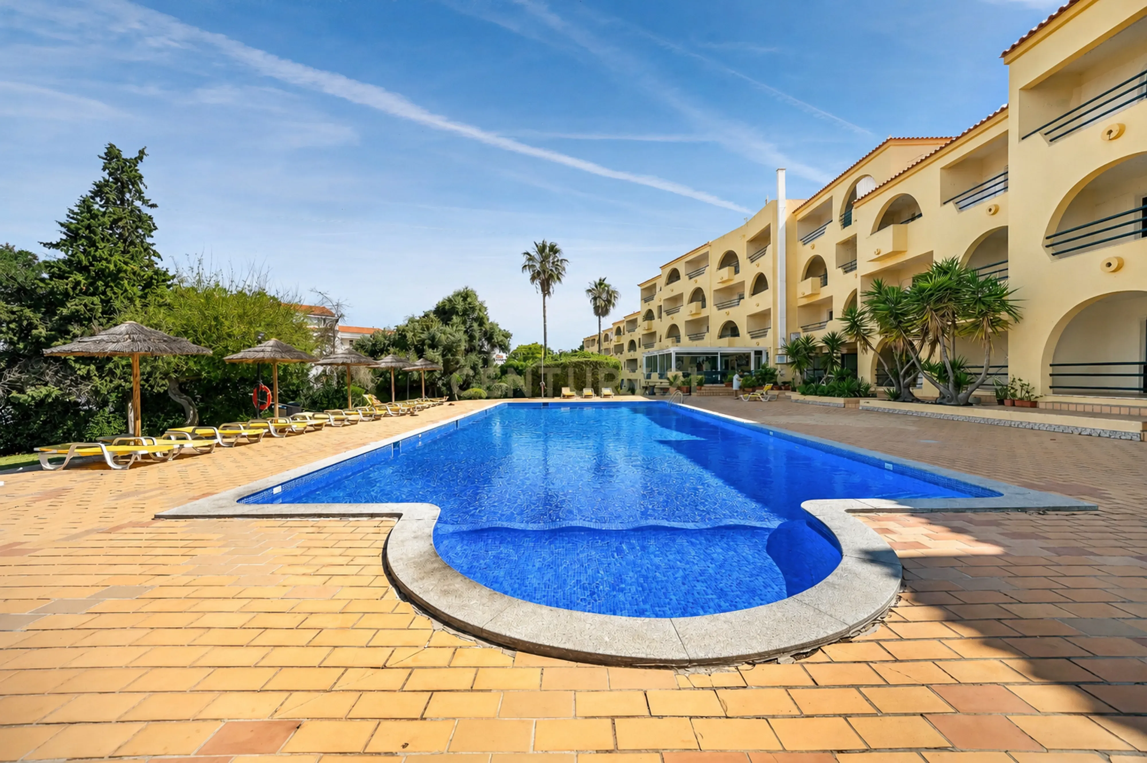 Fotografia 3 de T2 com 95 m² em Albufeira, Condomínio com Piscina, Arrecadação e Estacionamento