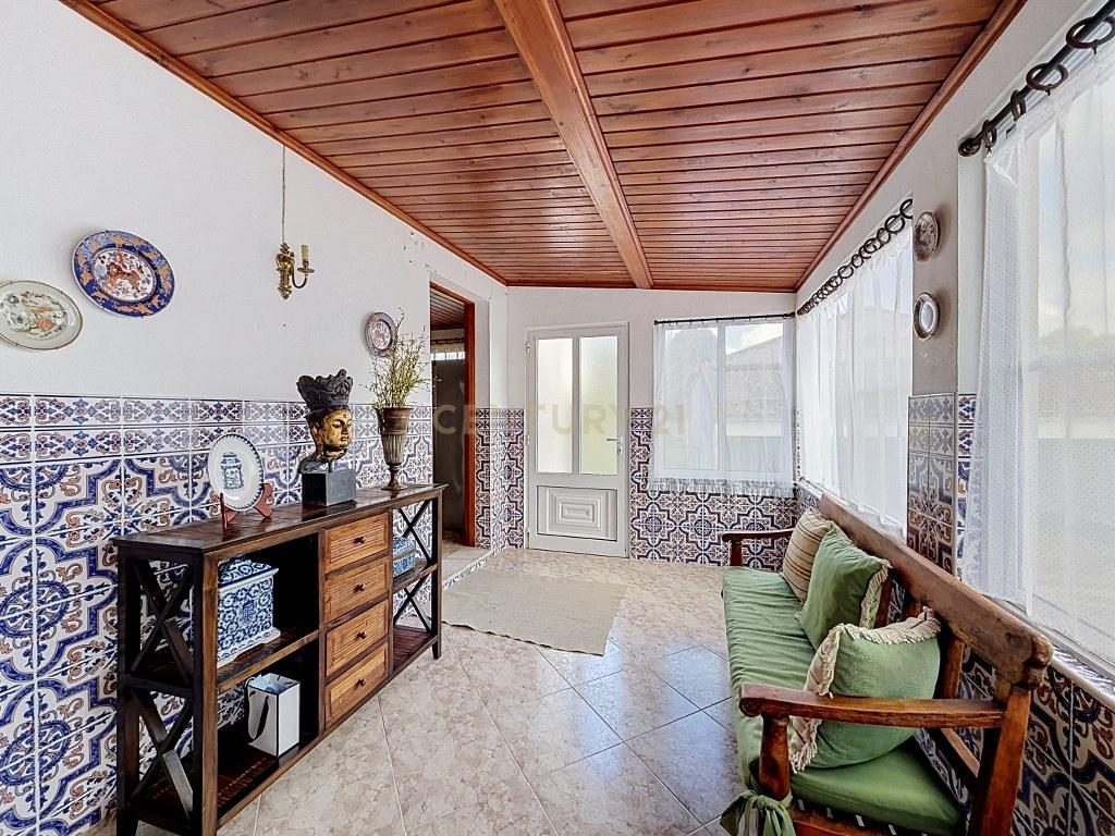 Moradia T3+1 térrea com garagem, jardim e amplo terreno — Aflitos, Fenais da Luz - Image 33